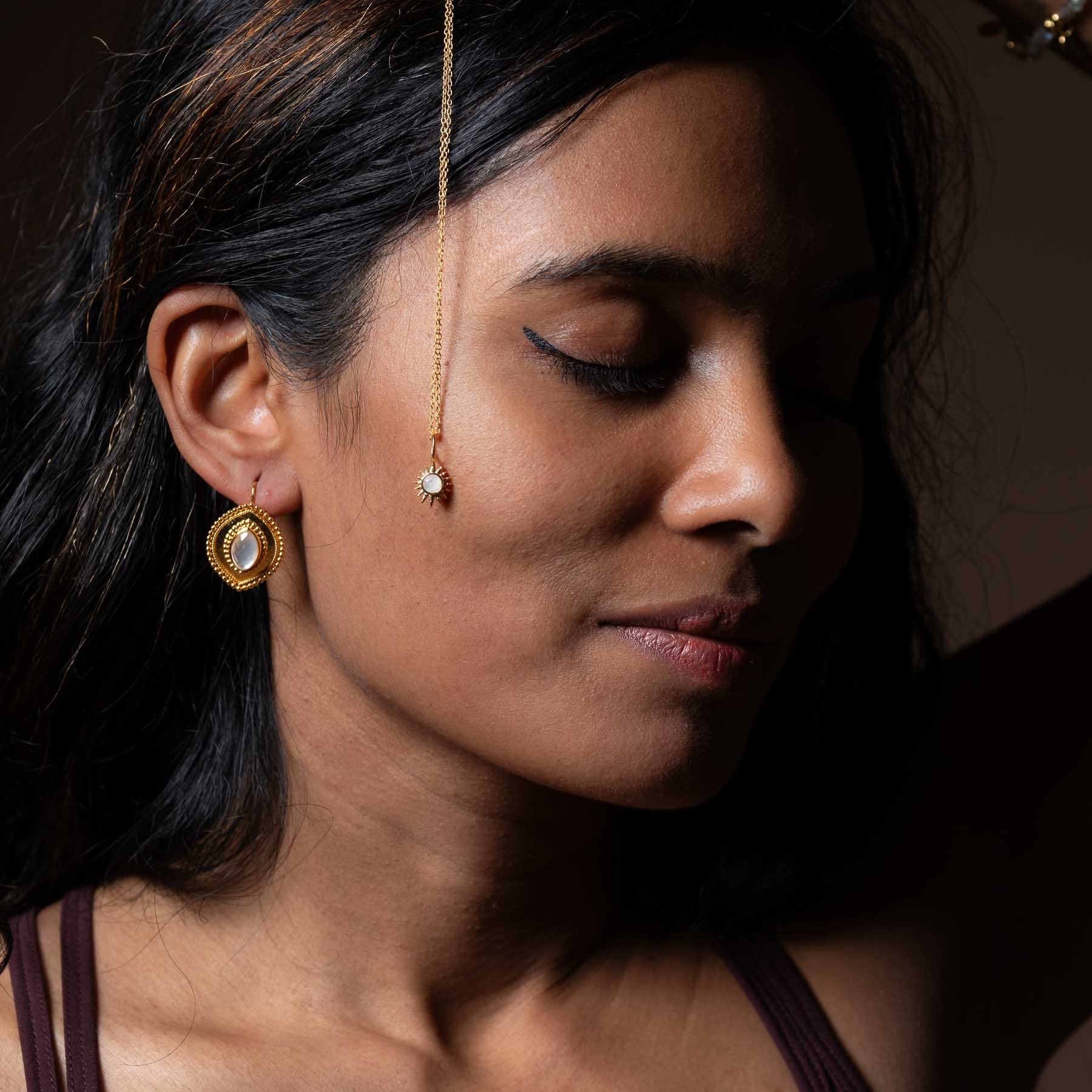 Ohrhänger Devi mit Bergkristall gold