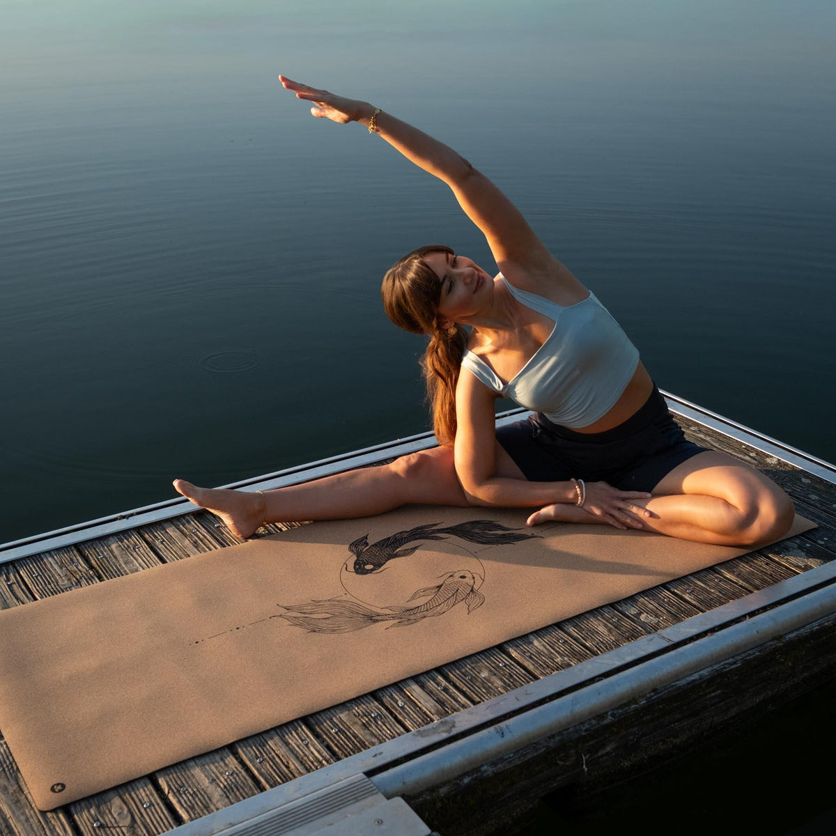 Top corto da yoga con scollo quadrato verde-acqua