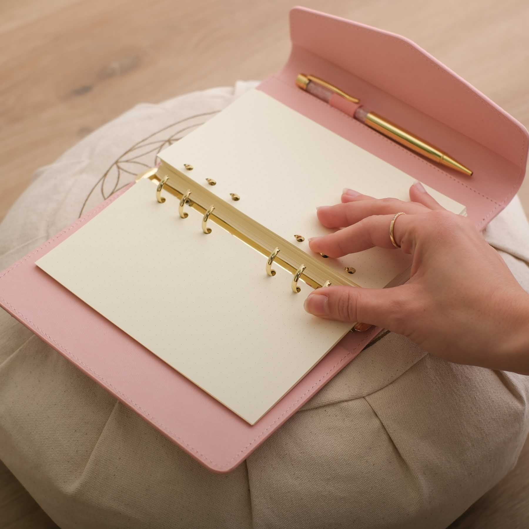 Yoga Ringbuch Notizbuch mit Klappe Magnetverschluss und Edelstein, kartoniert, mit Mandala Design