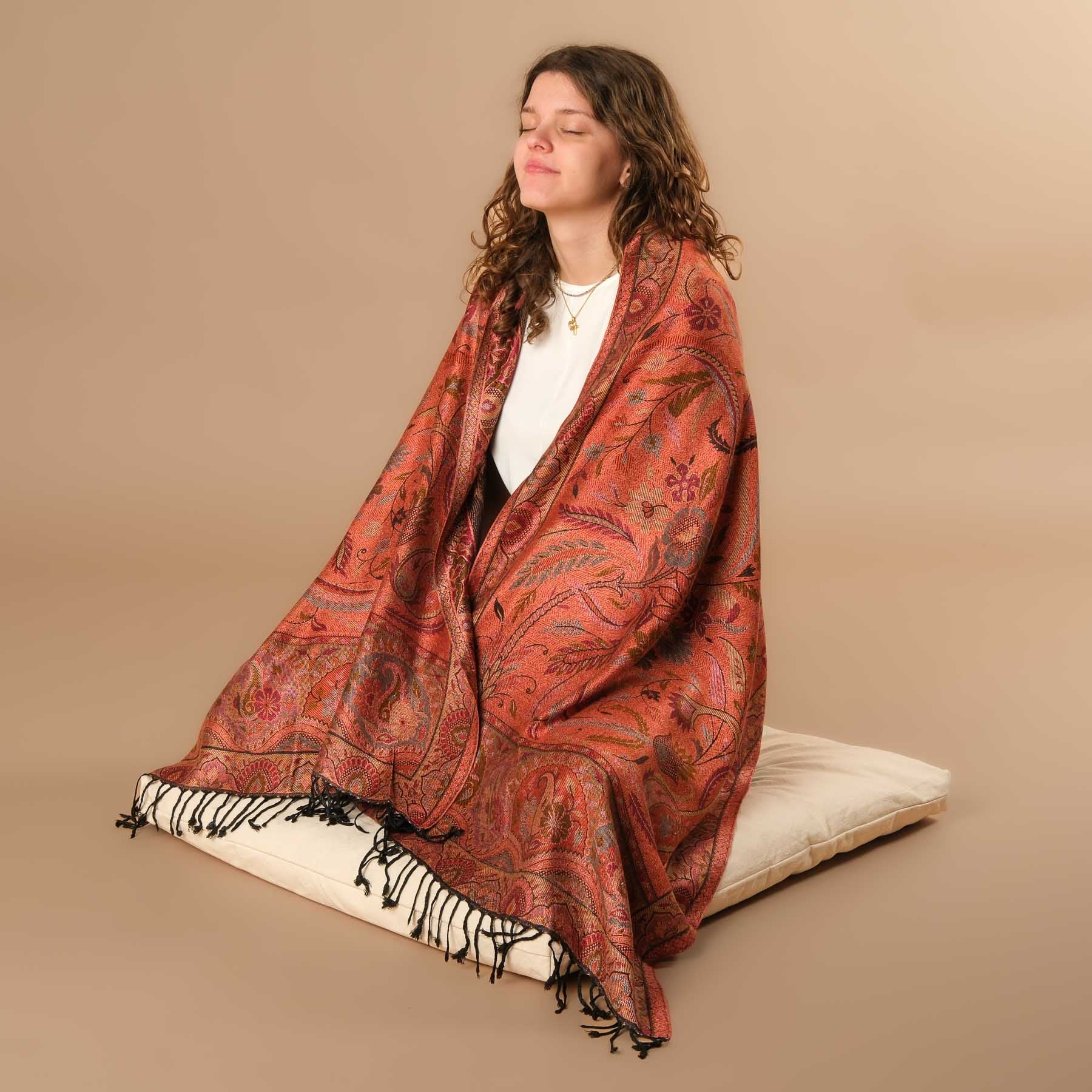 Meditationstuch Schal Viskose Herbstblüte