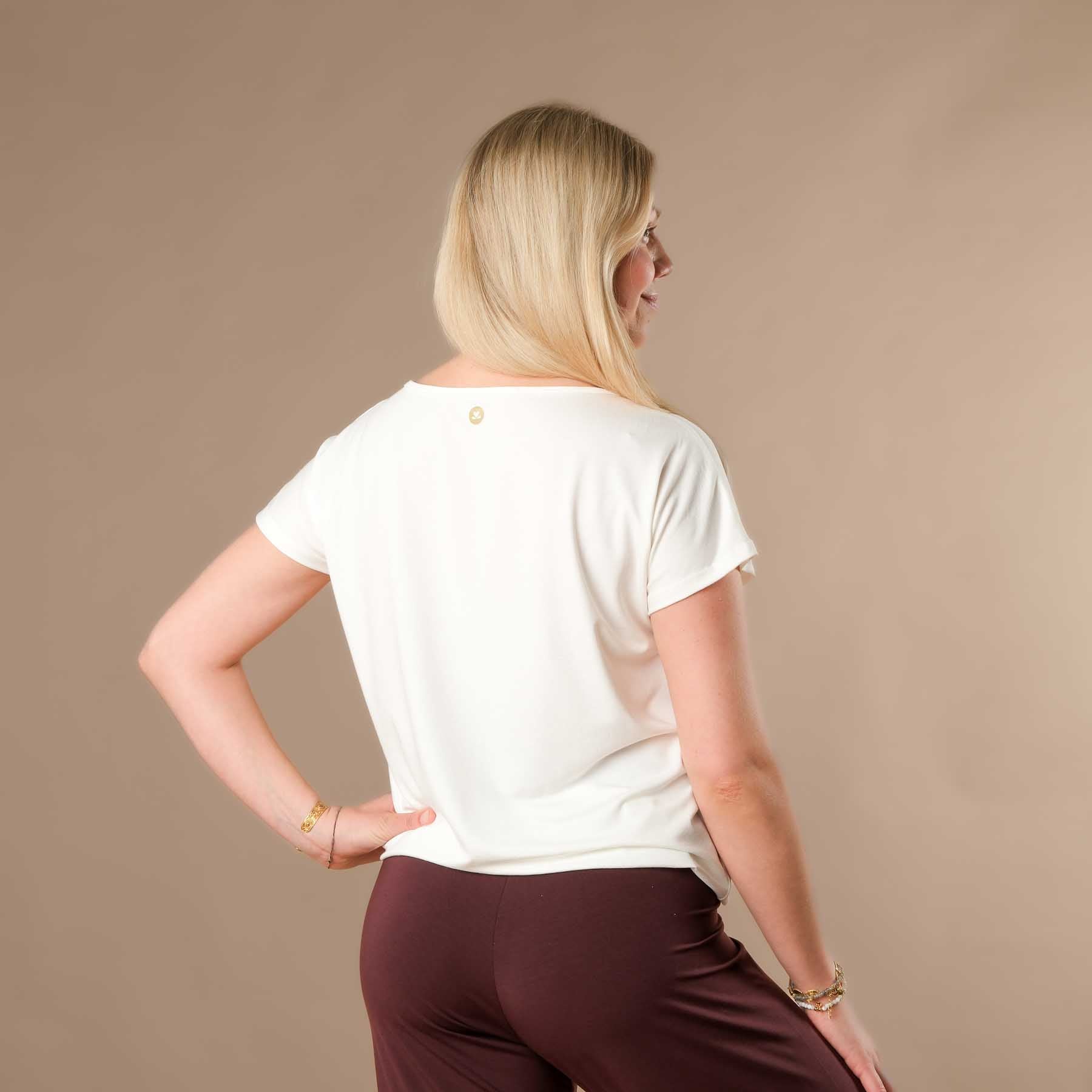 Maglietta da yoga prodotta in Svizzera con lacci e tessuto sostenibile, colore bianco