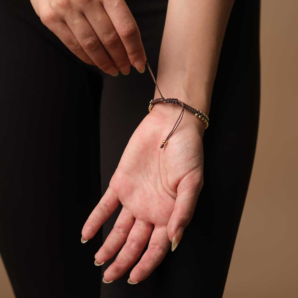 Armband geflochten mit Kauri Muschel gold espresso