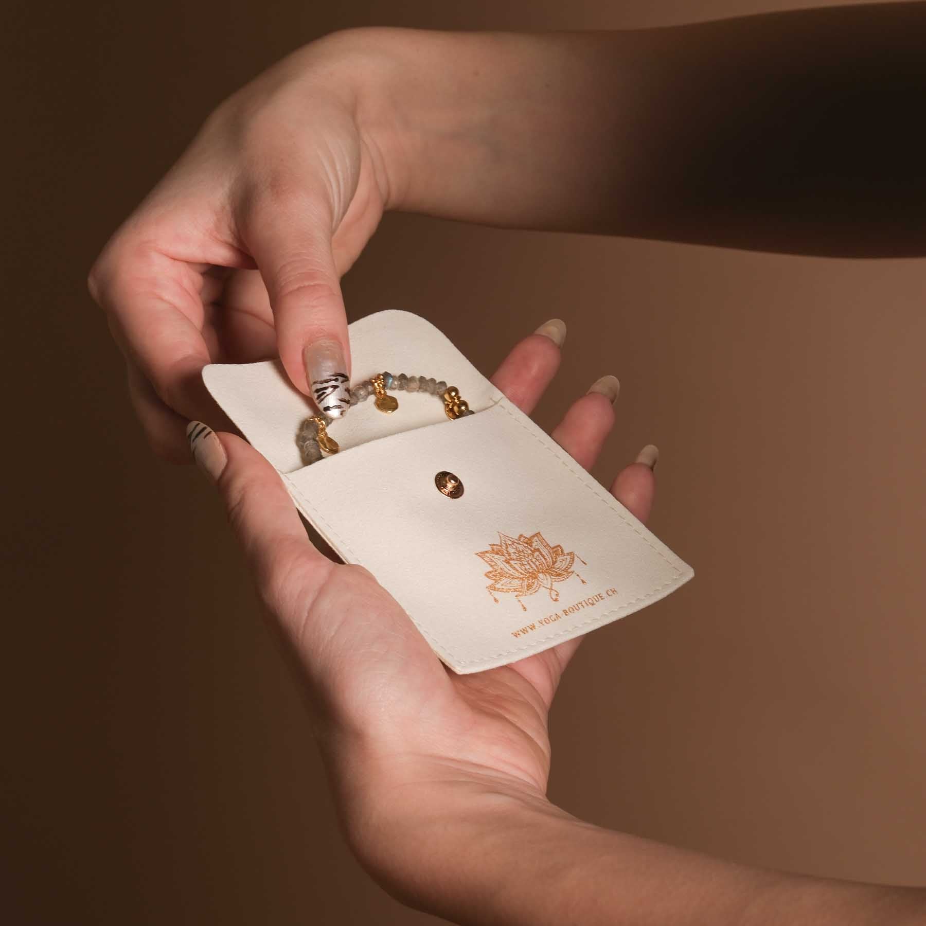 Bracelet Ananda en labradorite dorée