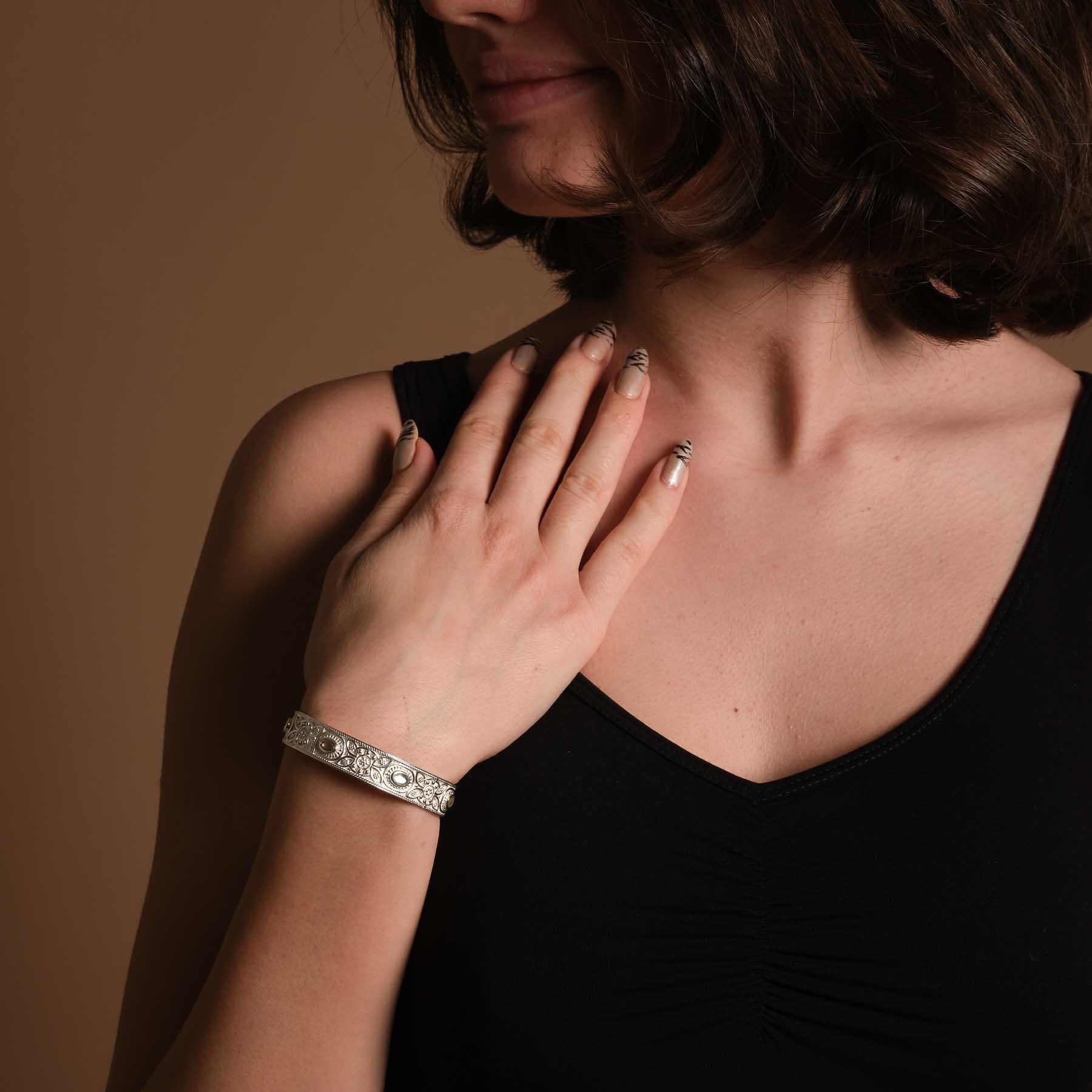 Bracelet rigide Labradorite Mandala argent