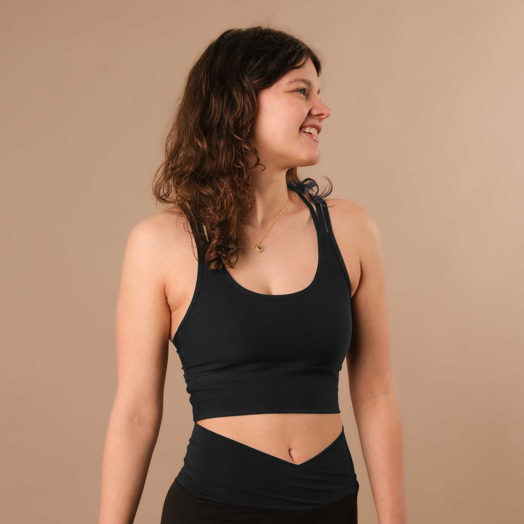 Yoga Crop Top CrissCross Bra schwarz, unglaublicher Tragekomfort und super weich auf der Haut