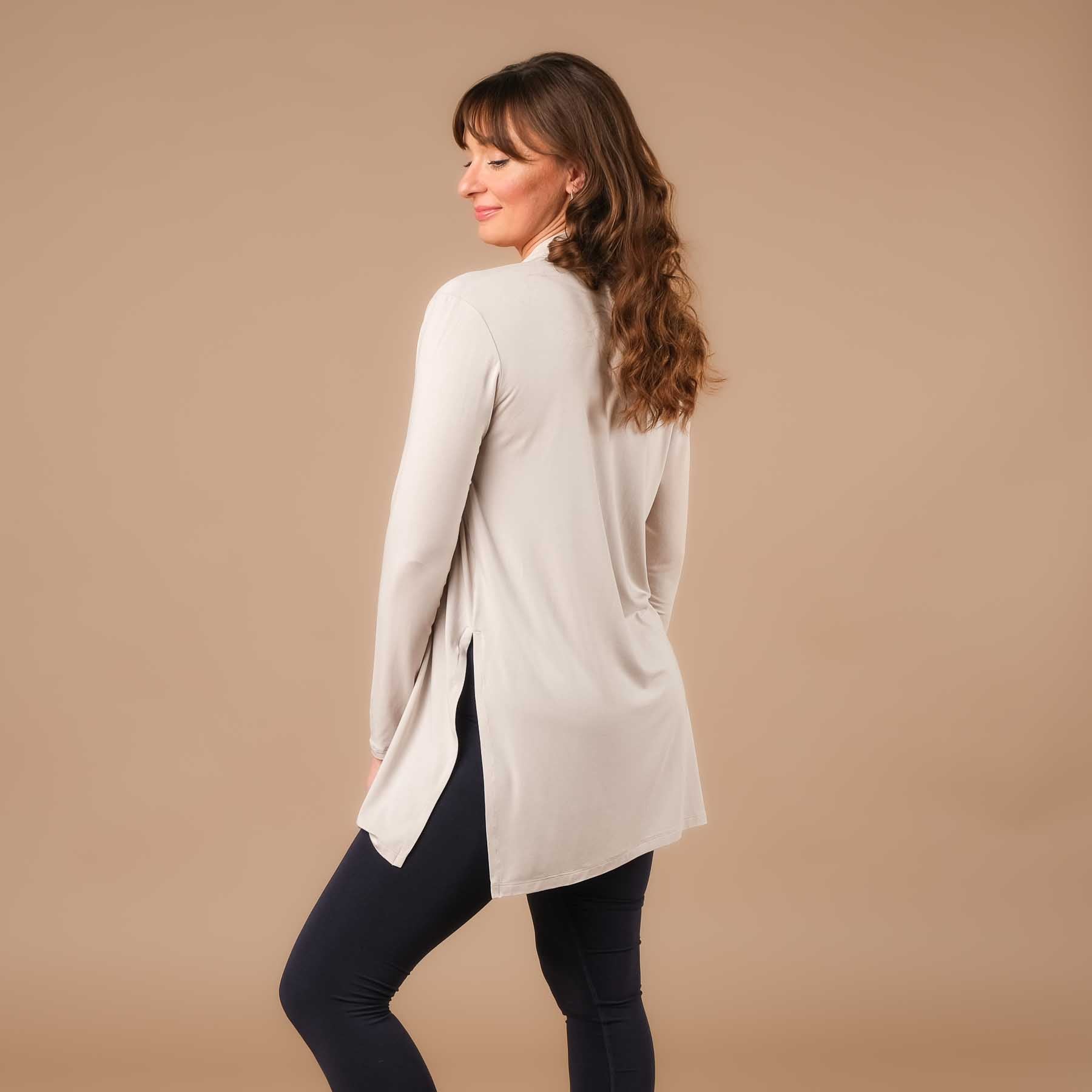 Comfy Yoga Cardigan in der Schweiz hergestellt sand
