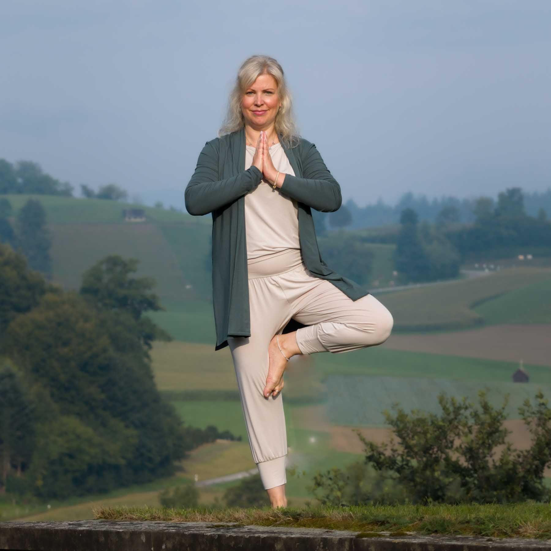 Comfy Yoga Cardigan in der Schweiz hergestellt smaragd
