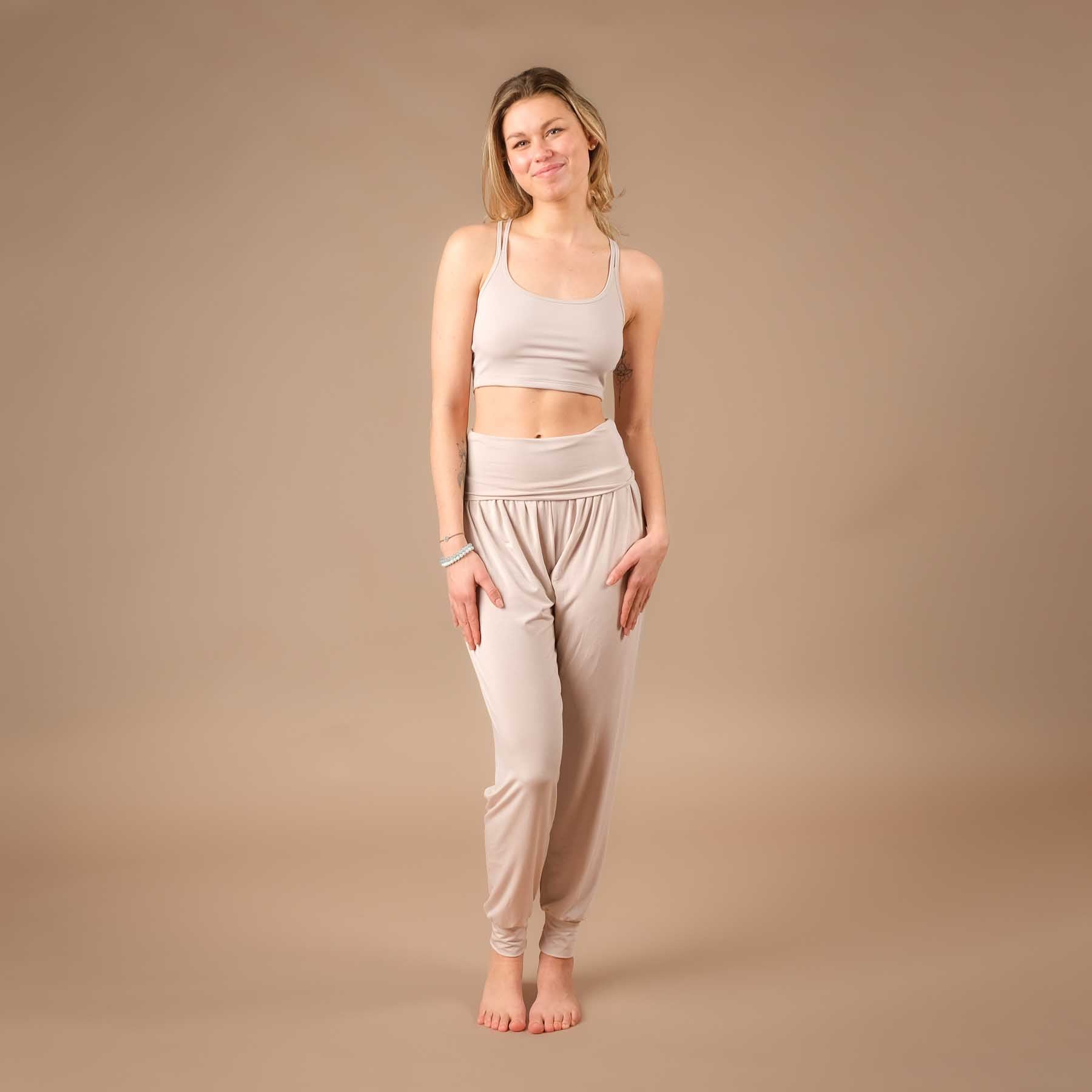 Nachhaltiges Yoga Crop Top Joy mit gekreuzten Trägern sand