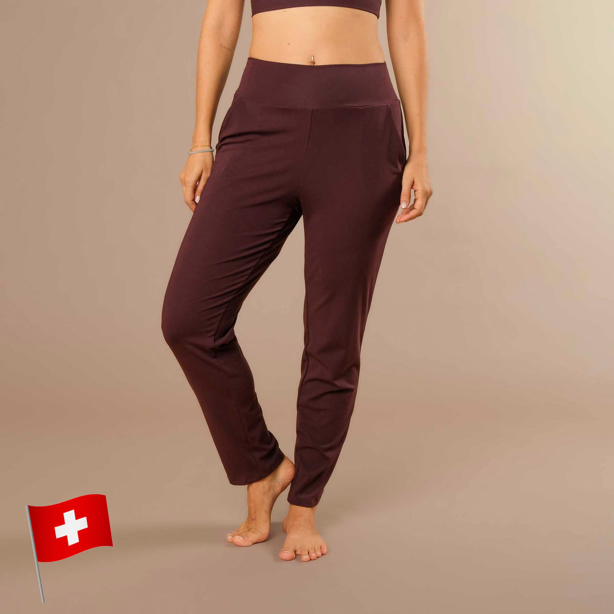 Damen Hose Comfy Elegance Yoga und Reisehose Swiss made aubergine
