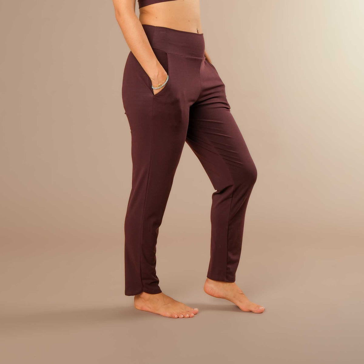 Damen Hose Comfy Elegance Yoga und Reisehose Swiss made aubergine