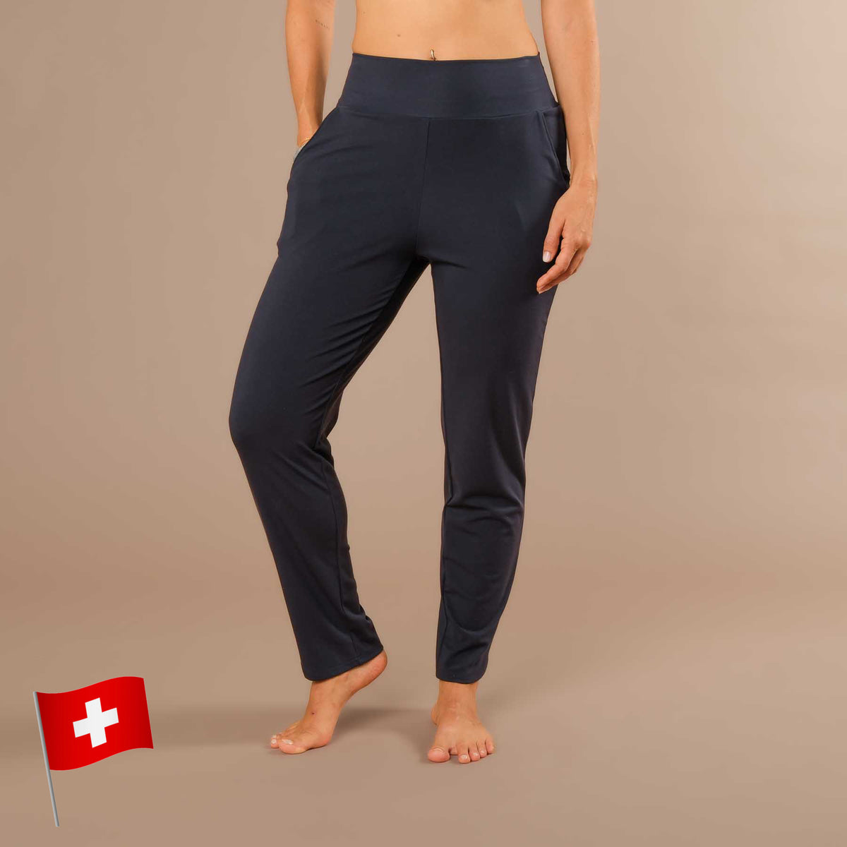 Damen Hose Comfy Elegance Yoga und Reisehose Swiss made navy blau