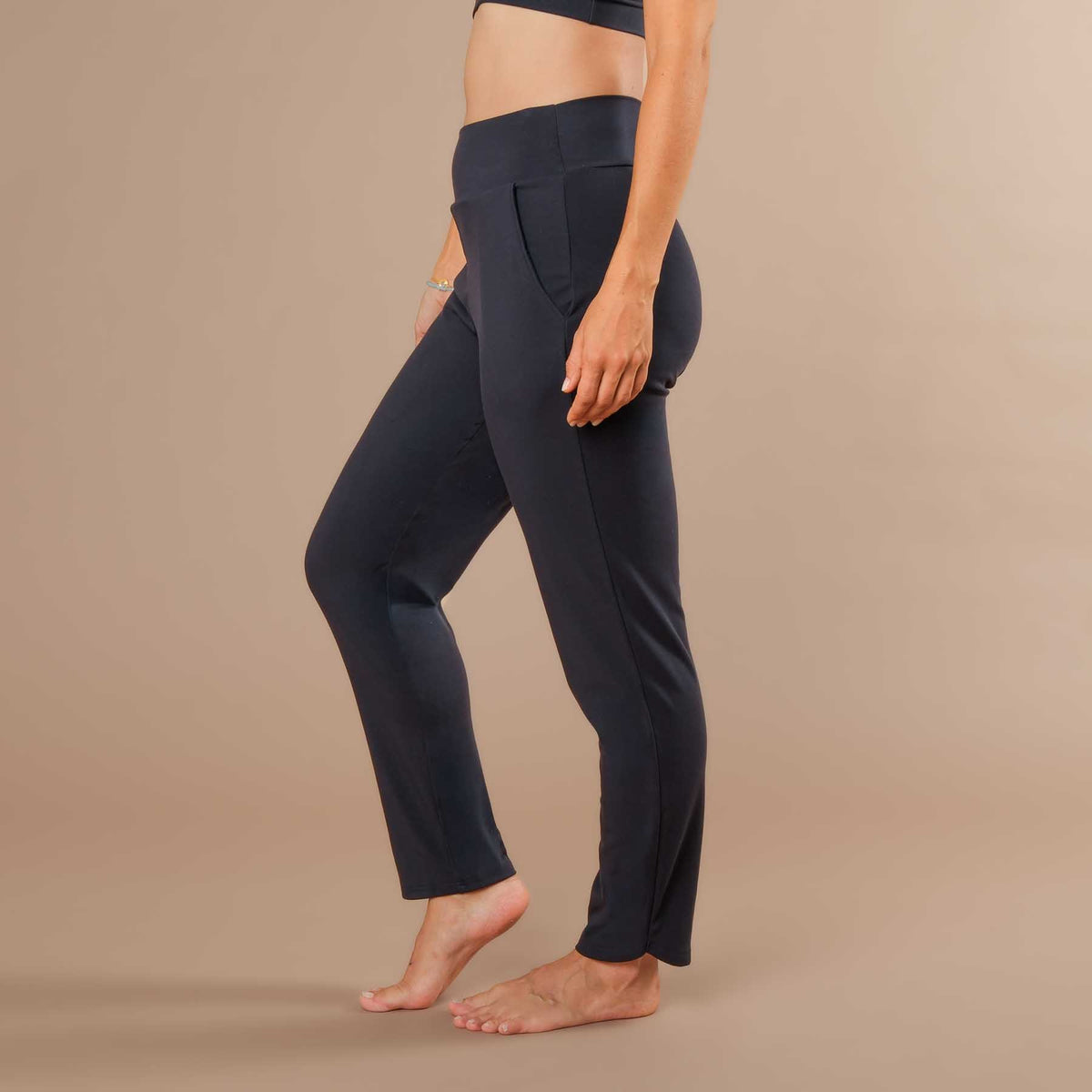 Pantaloni da donna Comfy Elegance: pantaloni da yoga e da viaggio, Swiss made, blu navy