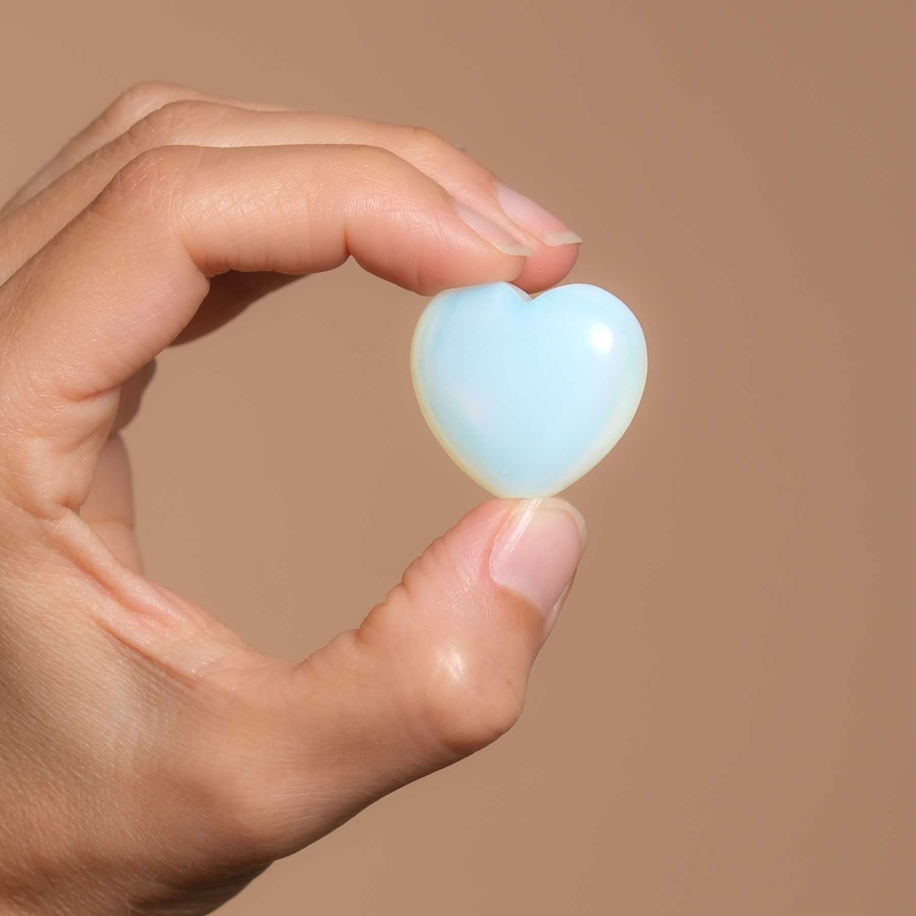 Edelstein Herz Handschmeichler Opal (transparent schmimmernd))