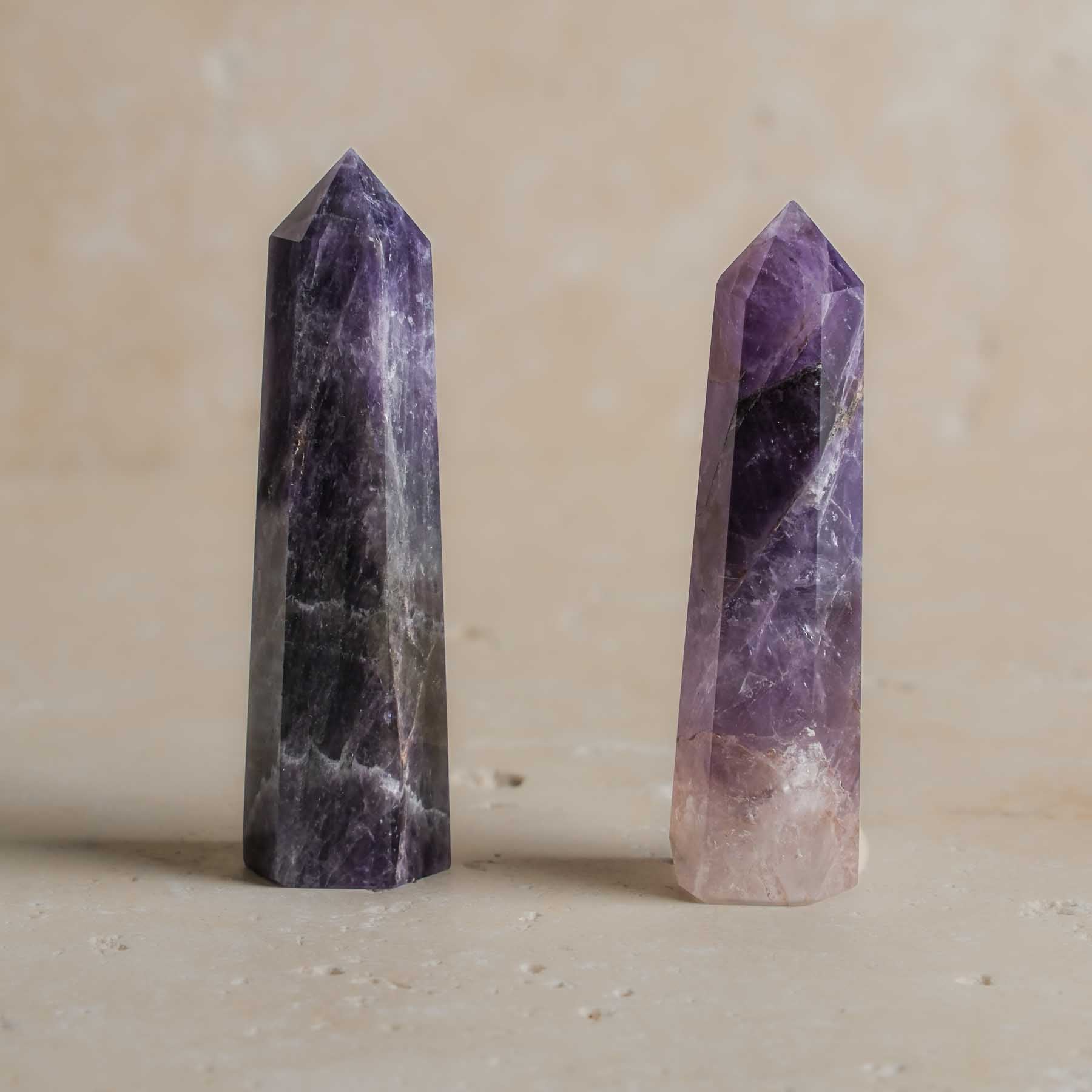 Amethyst dunkel Edelstein Spitze Obelisk