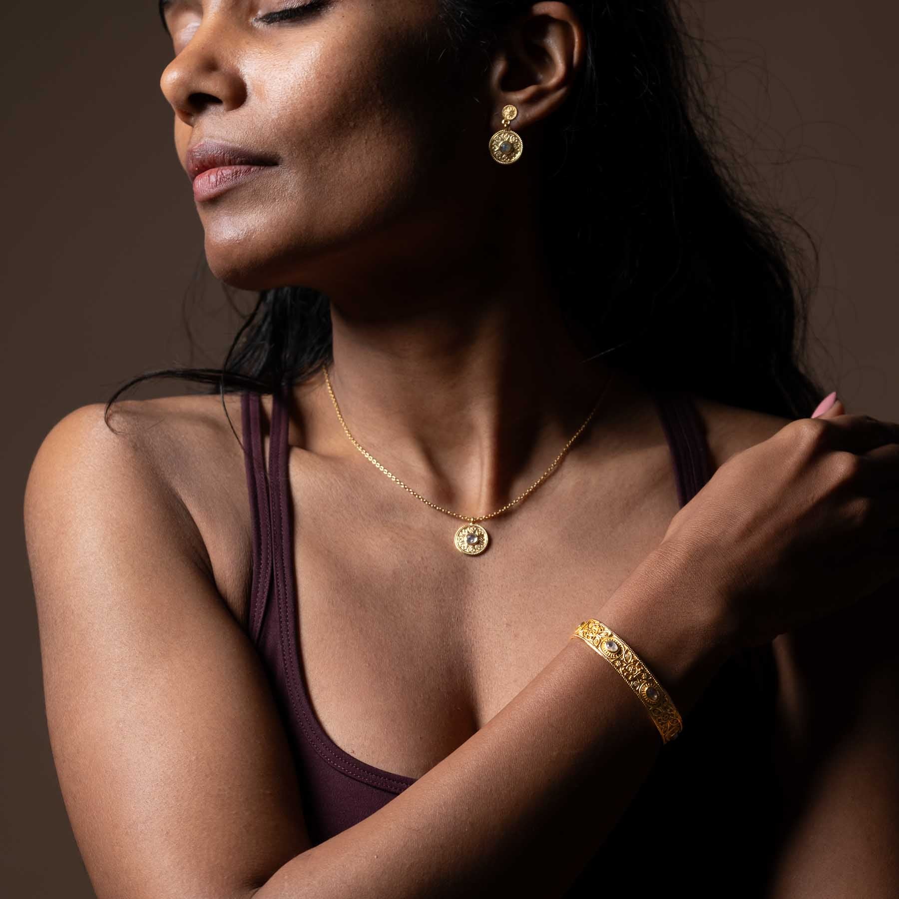 Collana Mandala Love con labradorite d'oro