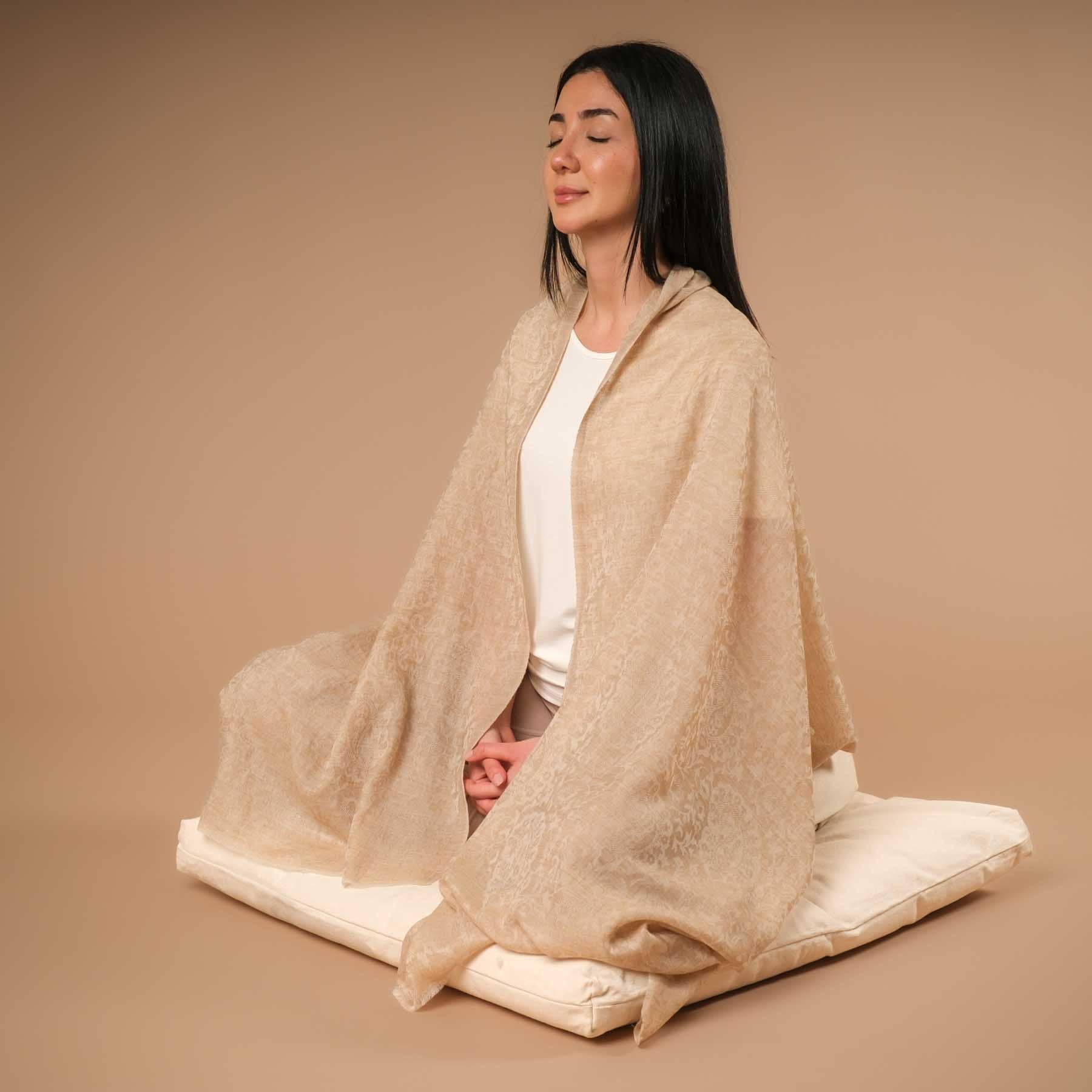 Meditationstuch Schal Feinwolle Saraswati sand