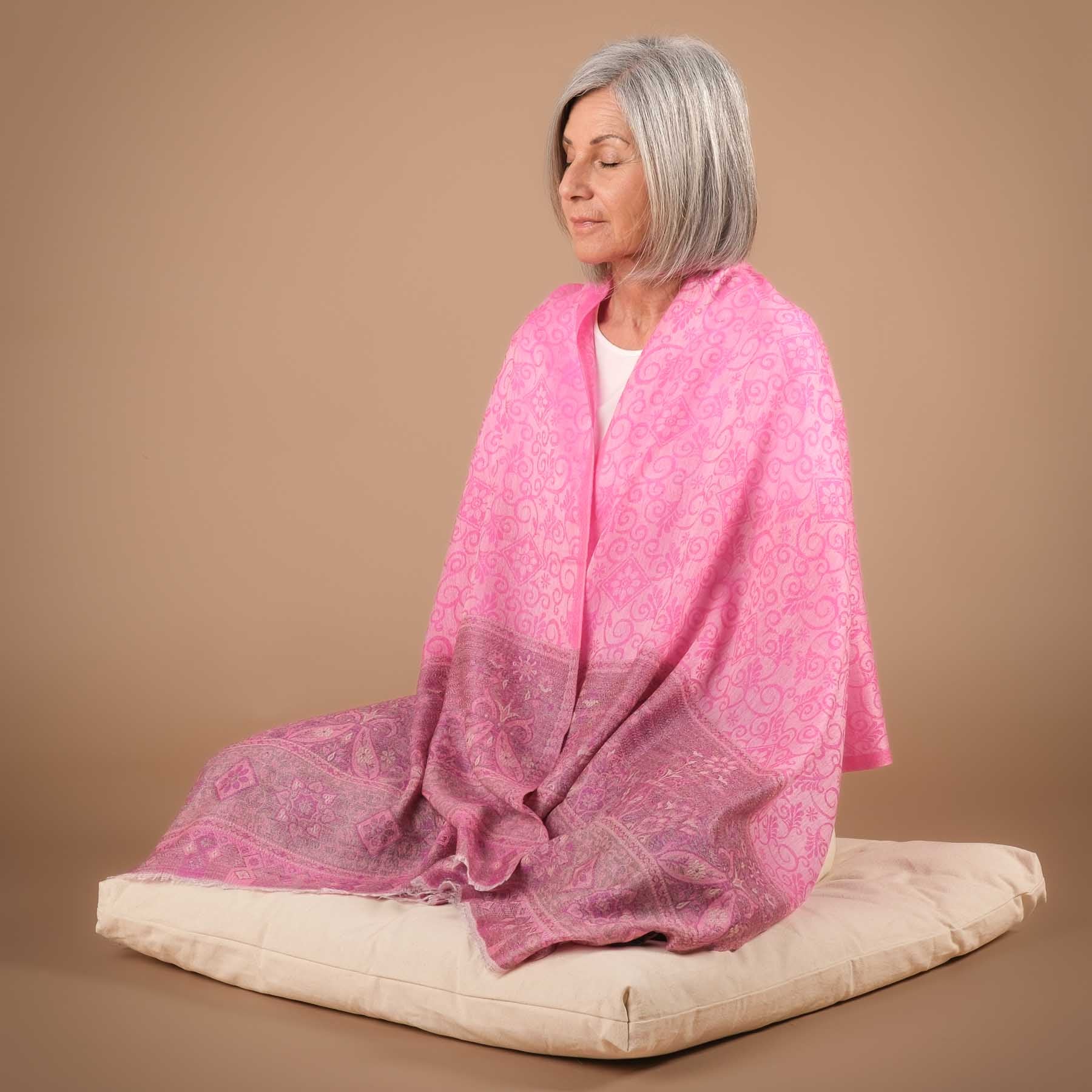 Meditationstuch Schal Feinwolle Pinky