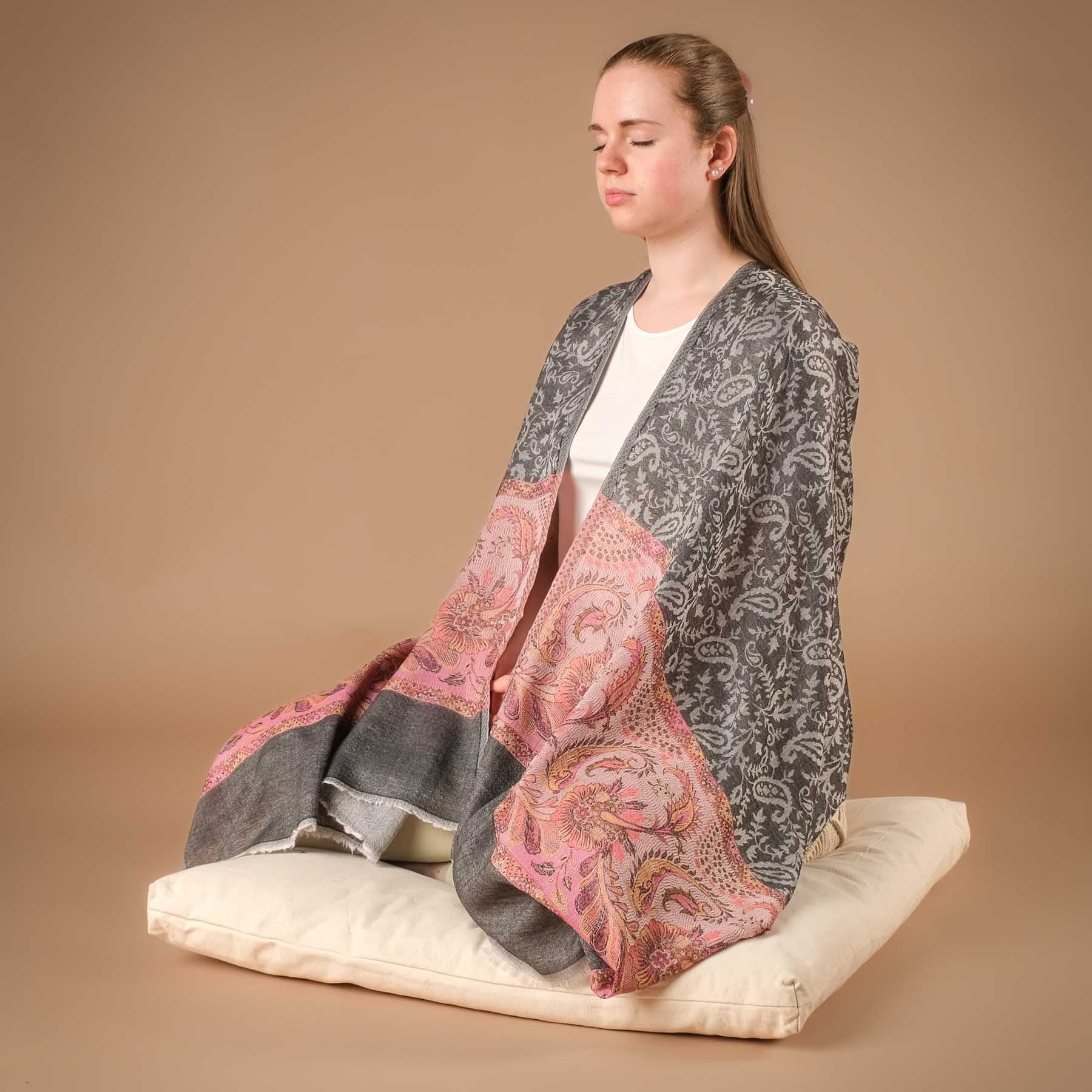 Meditationstuch Schal Feinwolle Stromboli