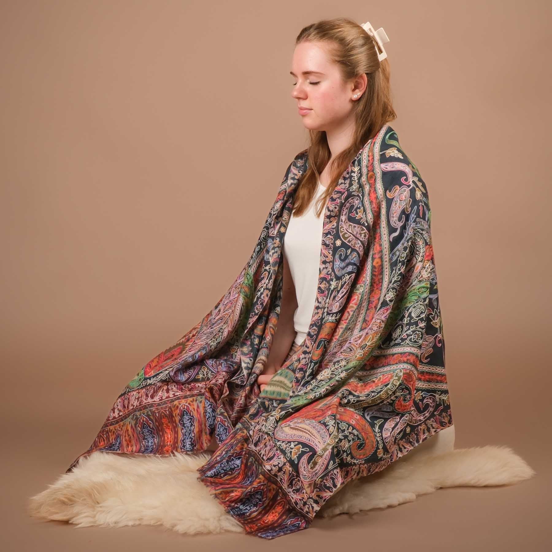 Kalamkari Schal Feinwolle Seide Universe