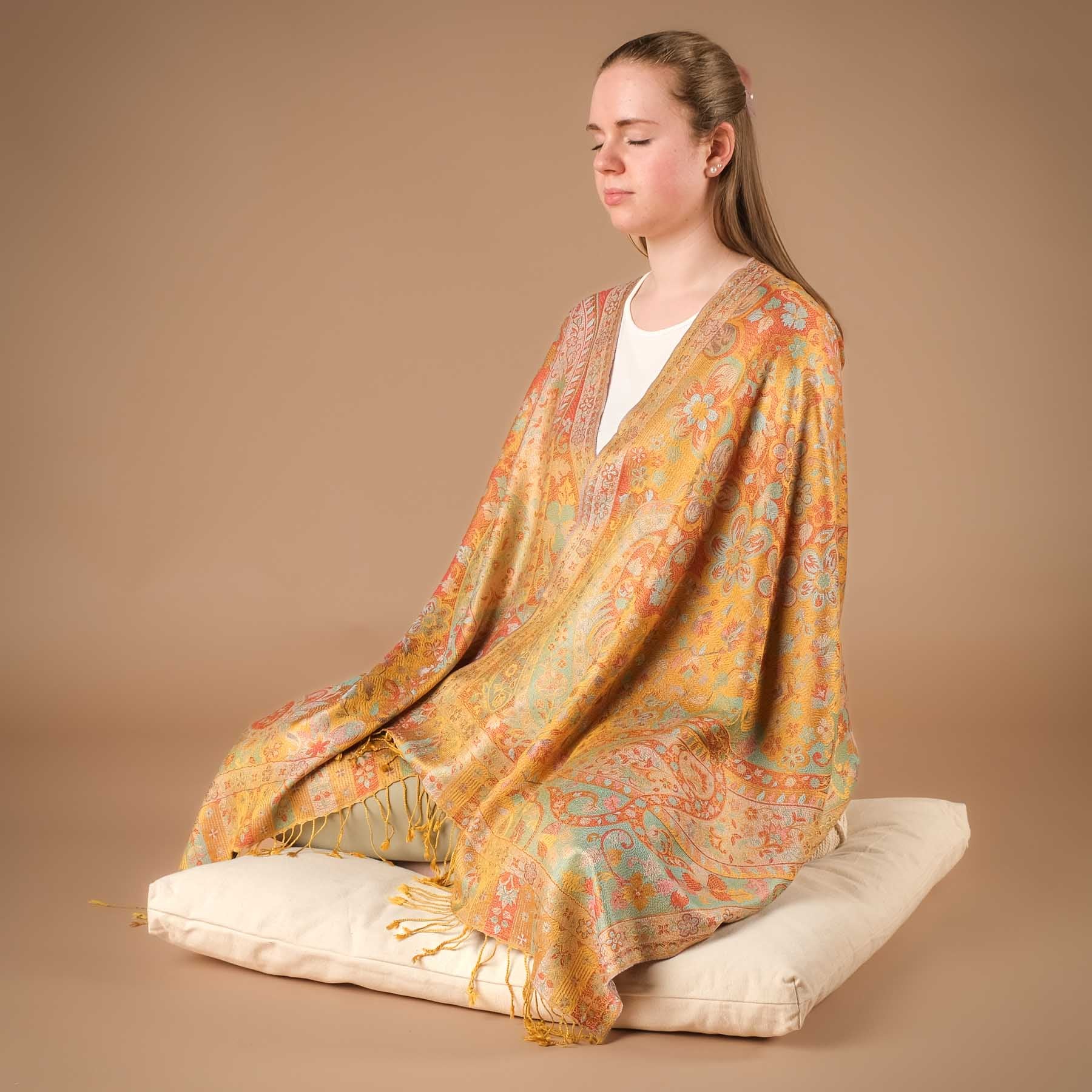 Meditationstuch Schal Seide Happy Hour in gelb und türkis Tönen