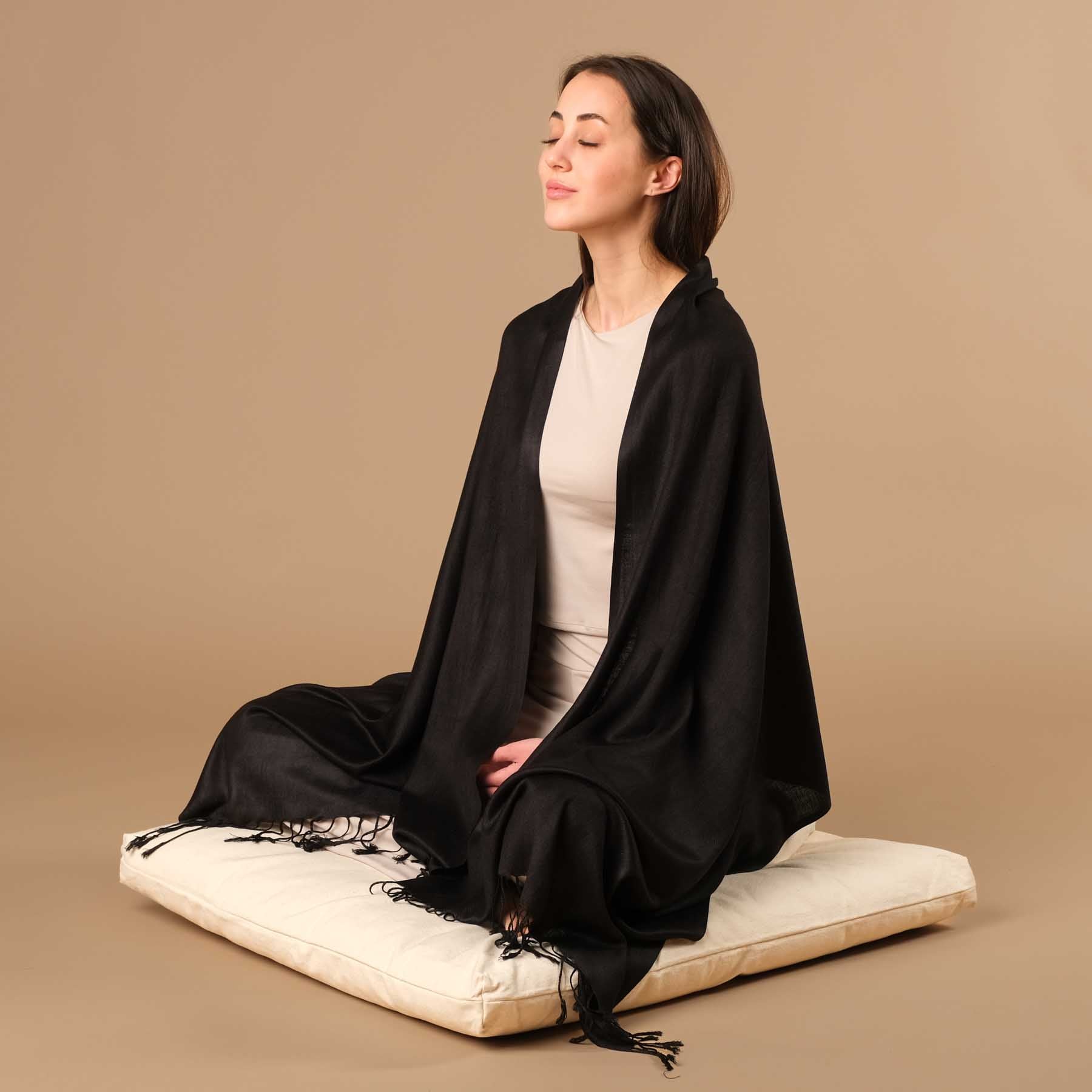 Meditationstuch aus Viskose uni schwarz