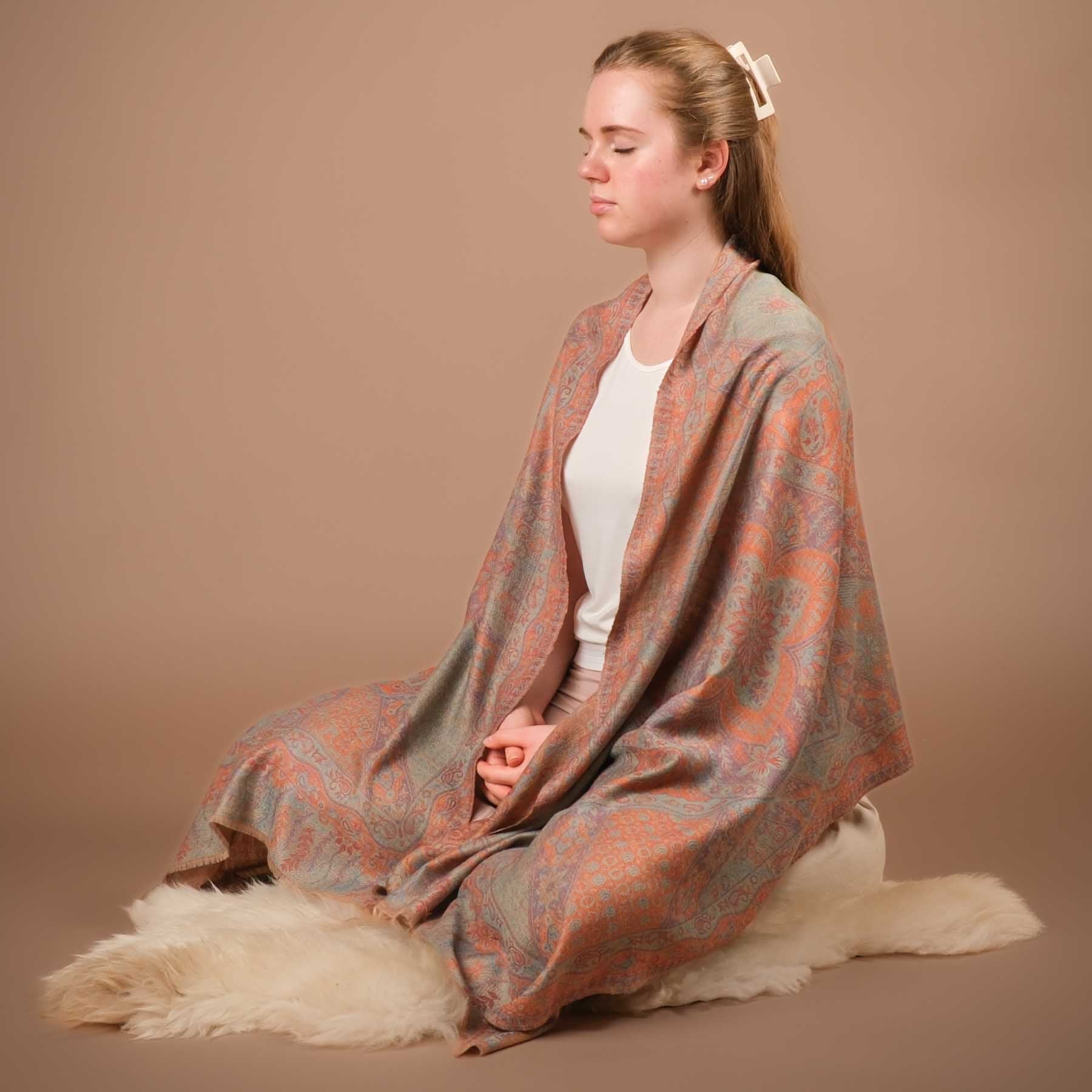 Meditationstuch Schal Feinwolle Anemone