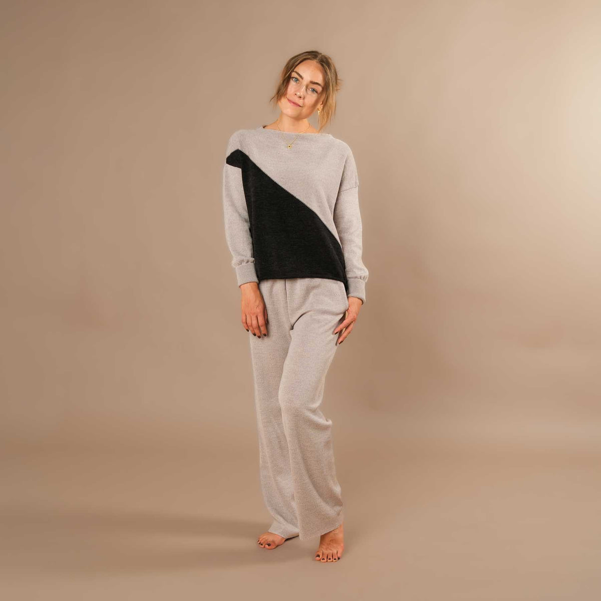 Merino Pullover Color Block Damen in der Schweiz hergestellt beige anthrazit
