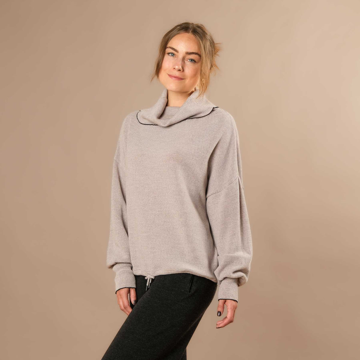 Merino Rollkragen Pullover nachhaltig und Swiss made beige