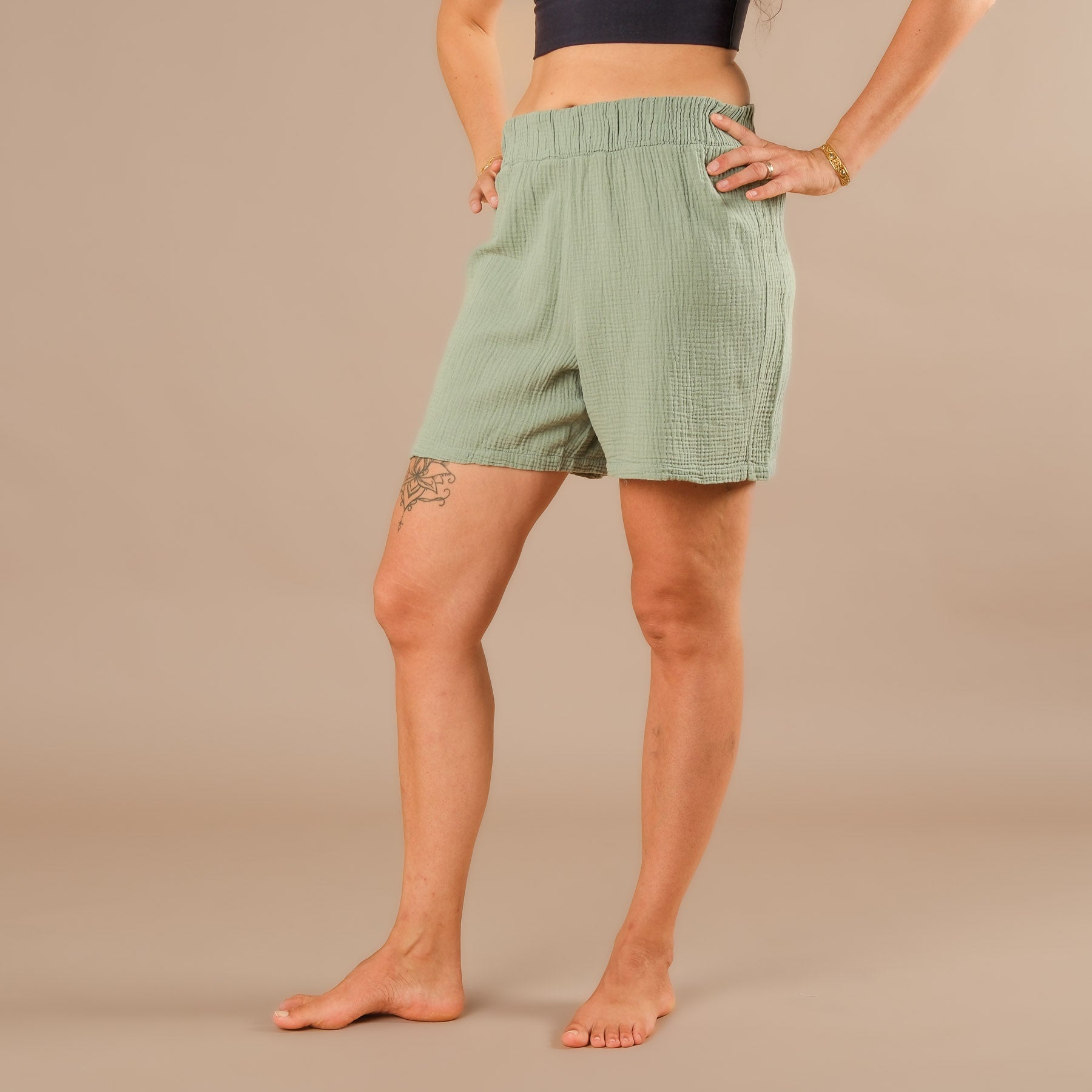 Pantaloncini leggeri in mussola da donna, verde salvia