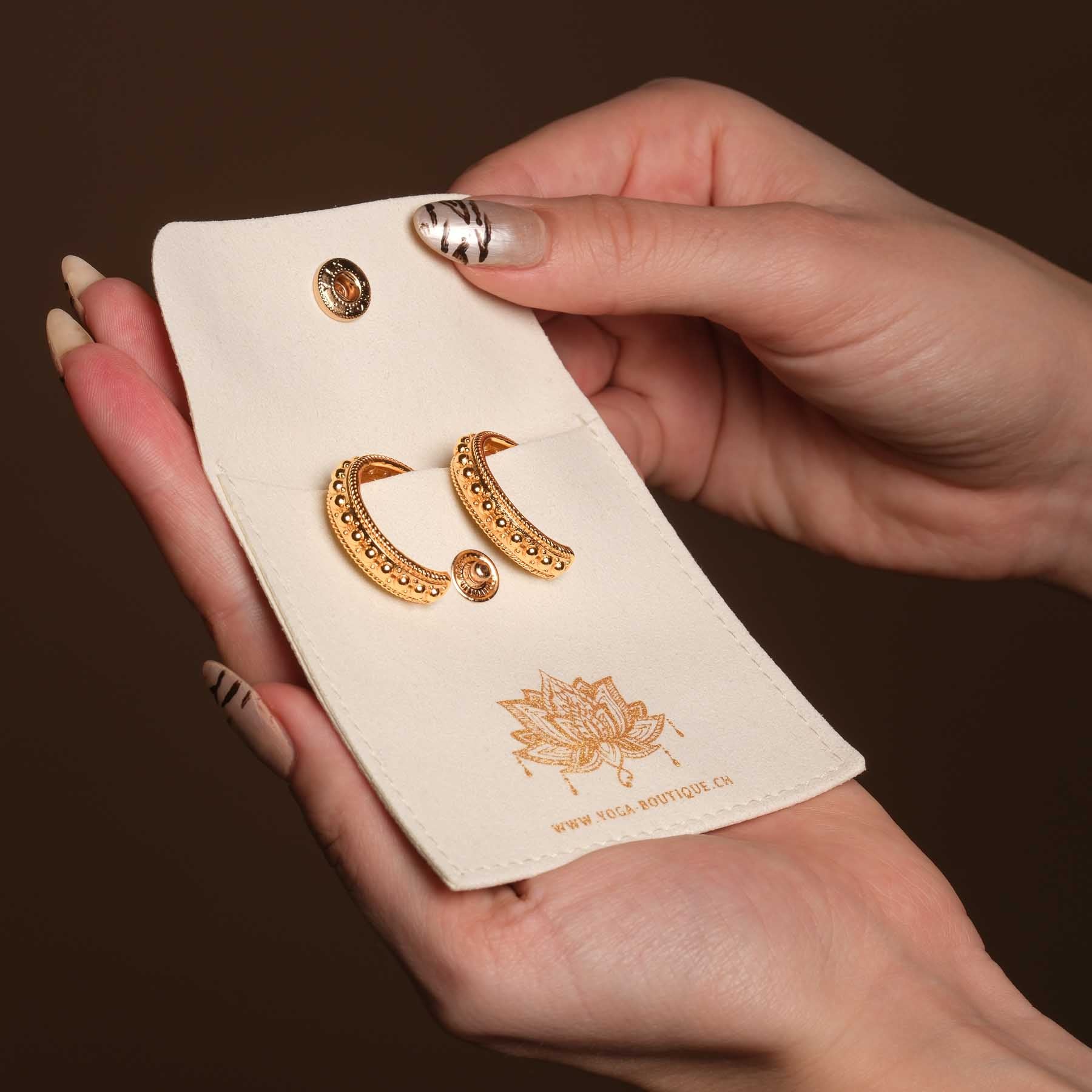 Orecchini a cerchio Magdalena in stile indiano oro