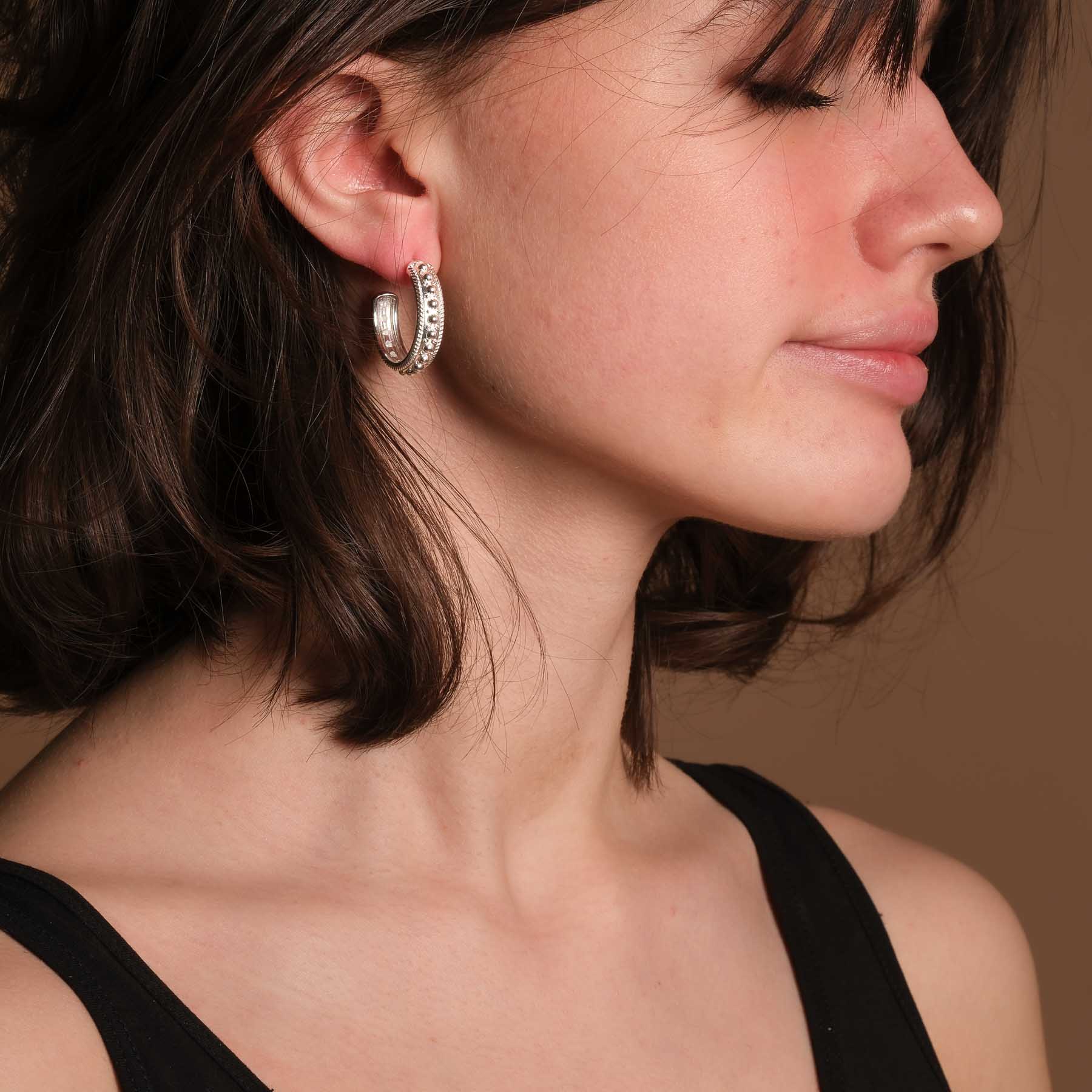 Orecchini a cerchio Magdalena in stile indiano argento