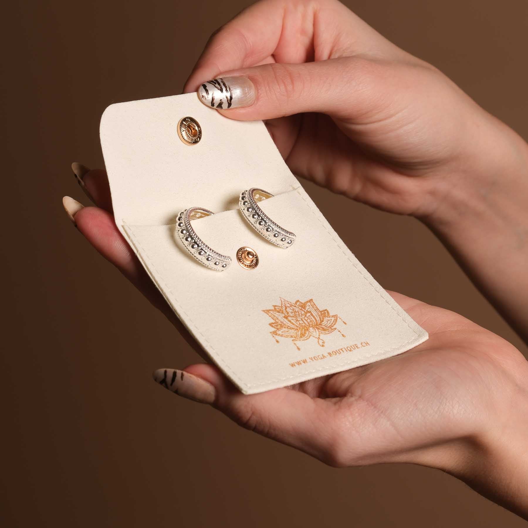 Orecchini a cerchio Magdalena in stile indiano argento