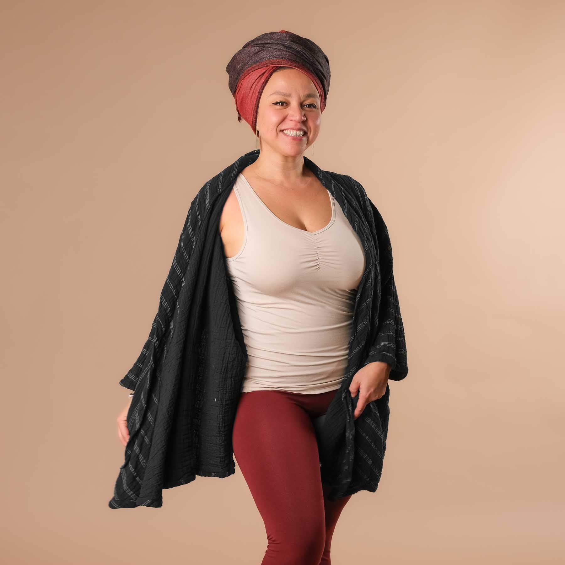 Nachhaltiges Yoga Tank Top Comfy gerafft schwarz made in Switzerland sand