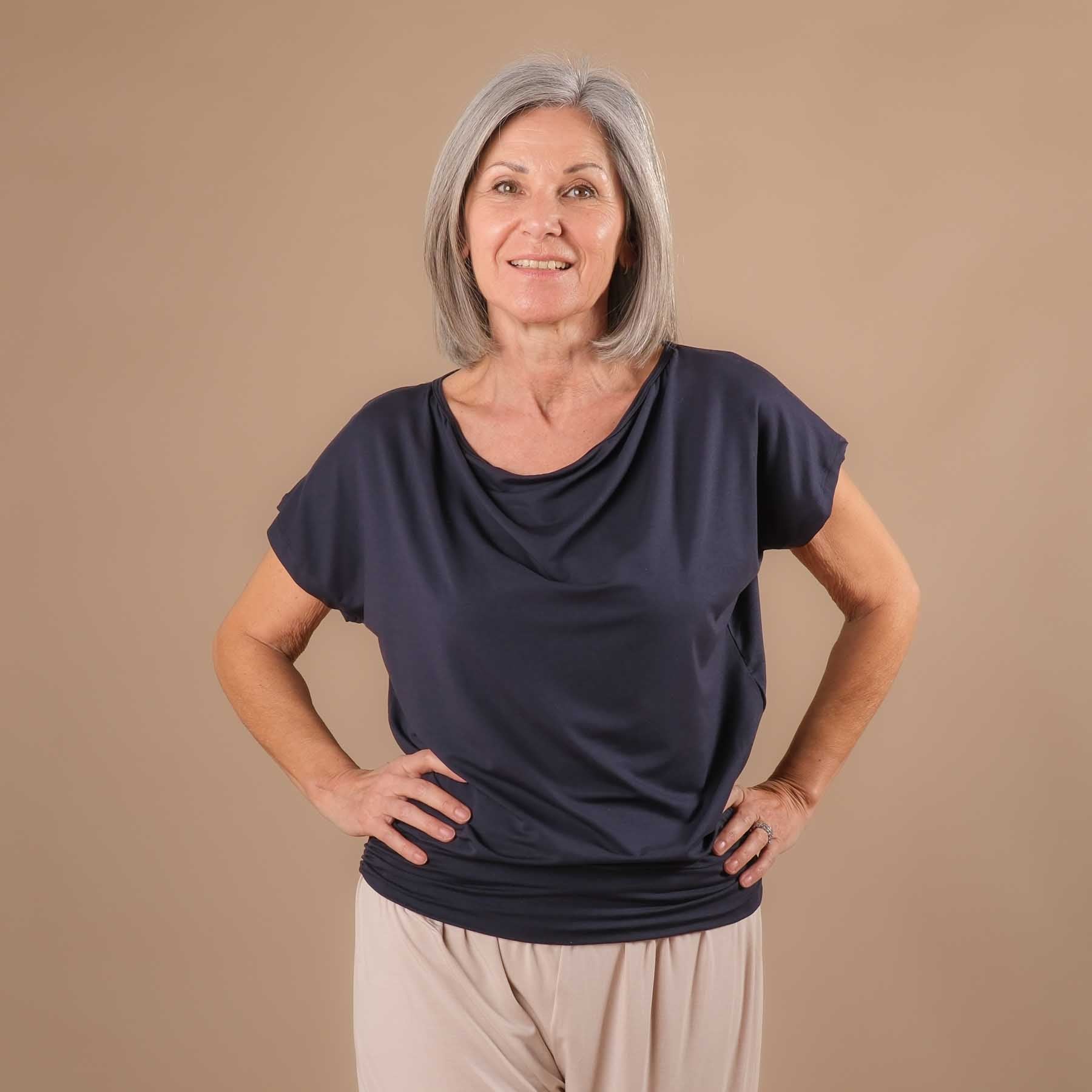 Yoga Wasserfall Shirt, super nachhaltig, in der Schweiz genäht, navy blau