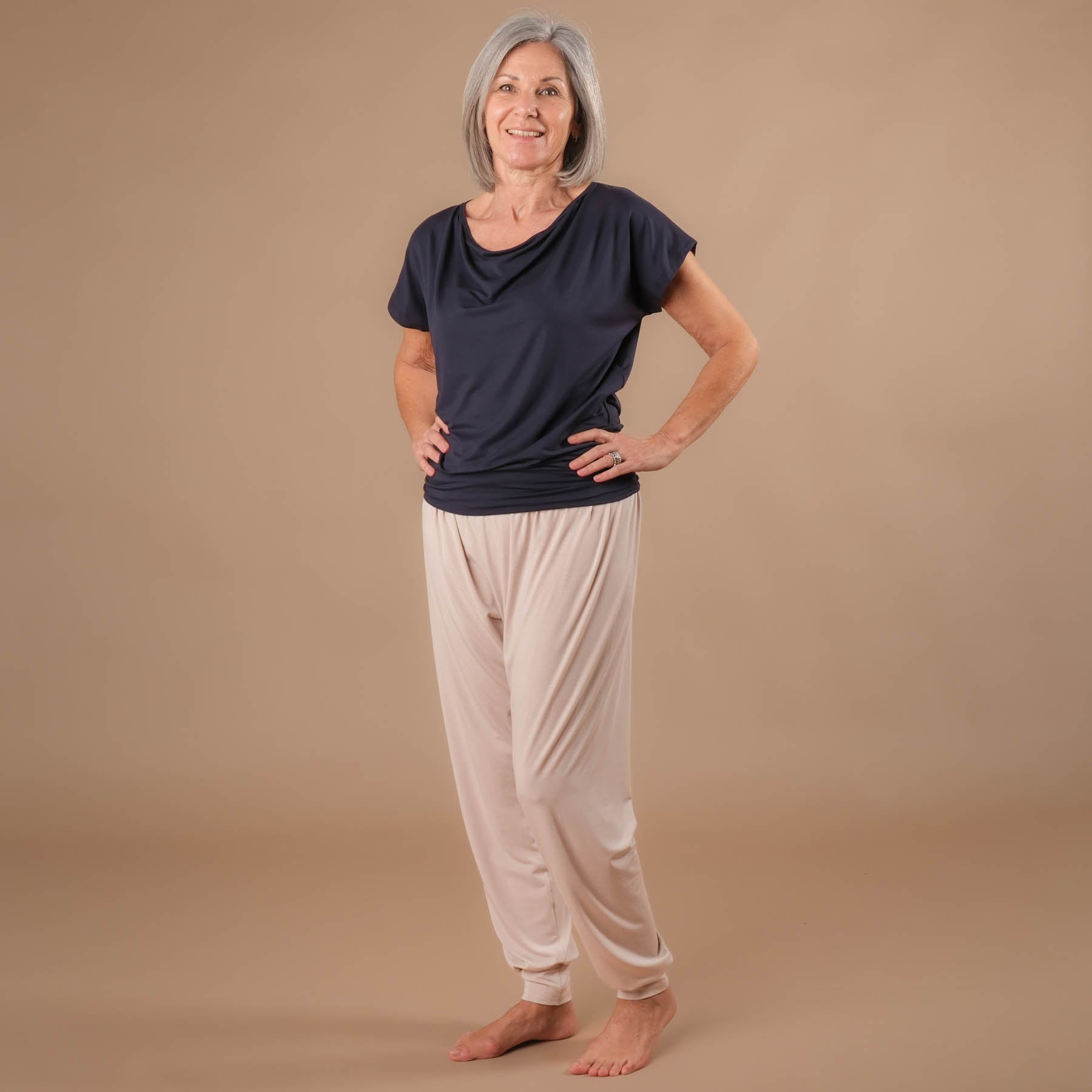 Yoga Wasserfall Shirt, super nachhaltig, in der Schweiz genäht, navy blau