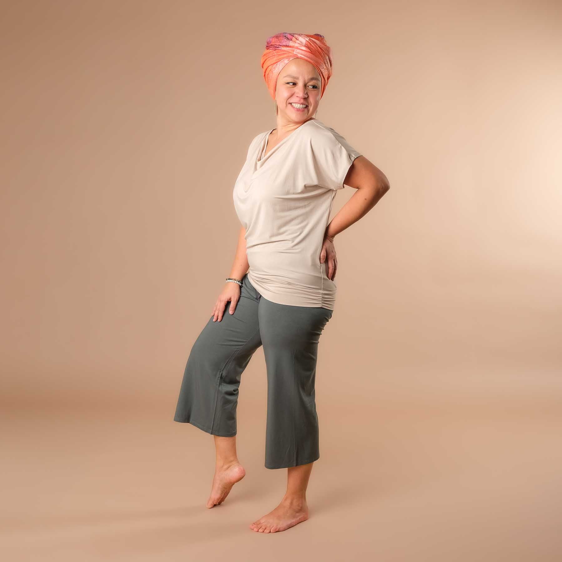 Yoga Wasserfall Shirt, super nachhaltig, in der Schweiz genäht, sand
