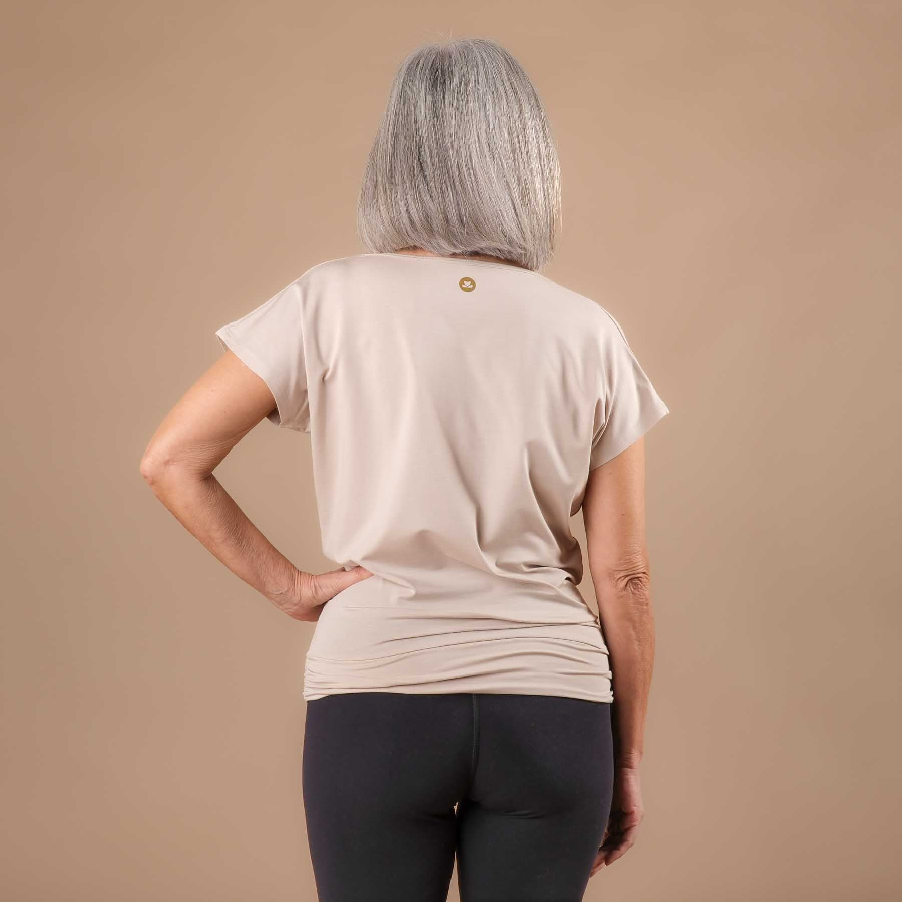 Yoga Wasserfall Shirt, super nachhaltig, in der Schweiz genäht, sand