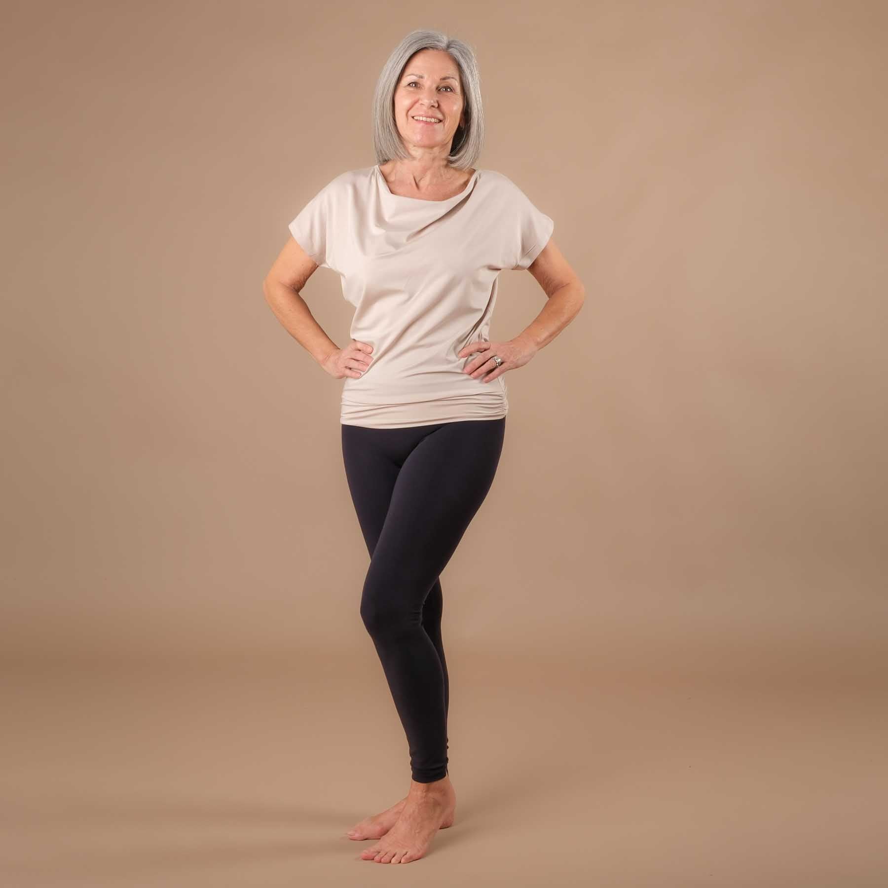 Yoga Wasserfall Shirt, super nachhaltig, in der Schweiz genäht, sand