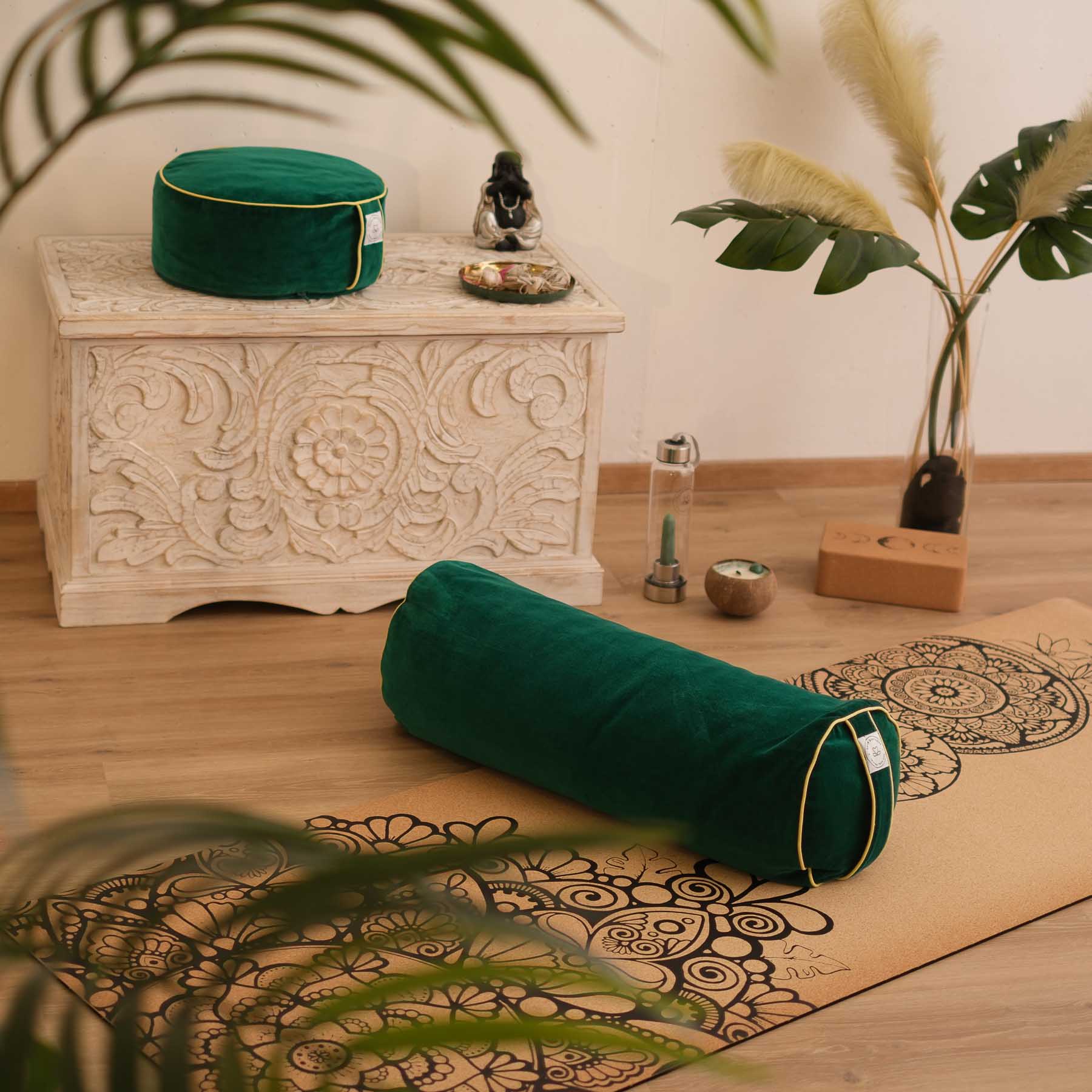 Yoga Bolster aus Samt uni irish-green