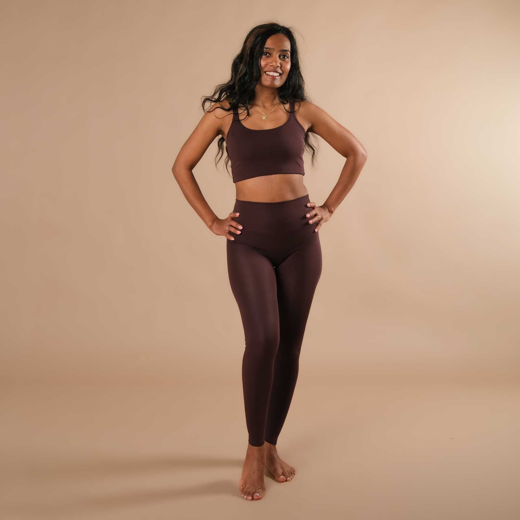 Nachhaltiges Yoga Crop Top Joy mit gekreuzten Trägern aubergine