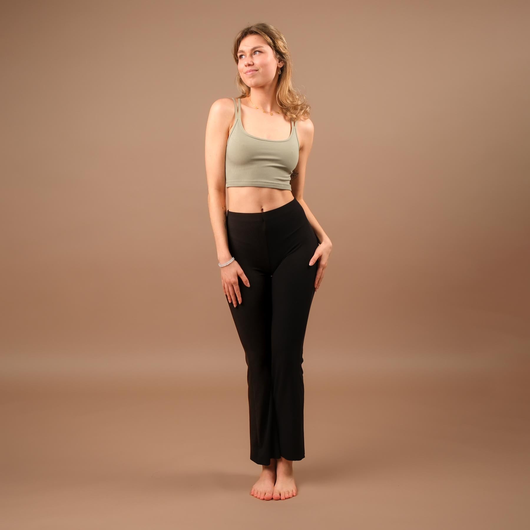 Nachhaltiges Yoga Crop Top Joy mit gekreuzten Trägern jade-gruen