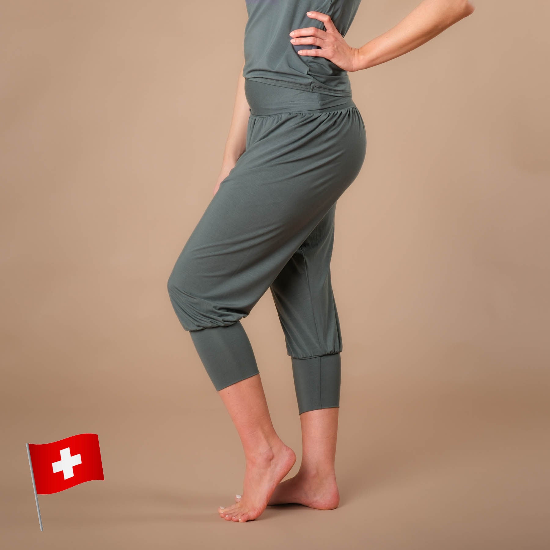 Nachhaltige lockere Yoga Hose Haremshose 3/4 Taj Mahal in der Schweiz hergestellt, smaragd