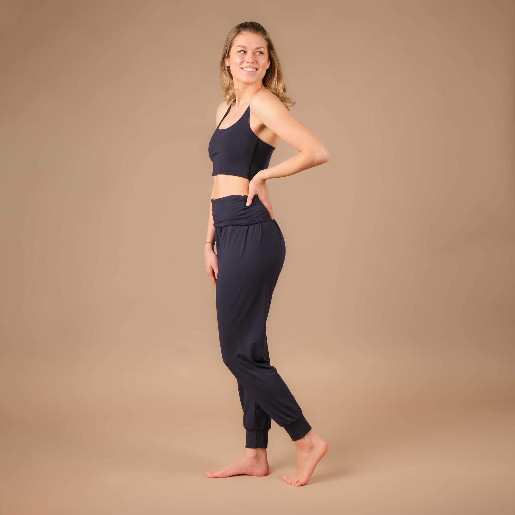 Yoga Hose Taj Mahal lang nachhaltig in der Schweiz hergestellt in Farbe navy blau