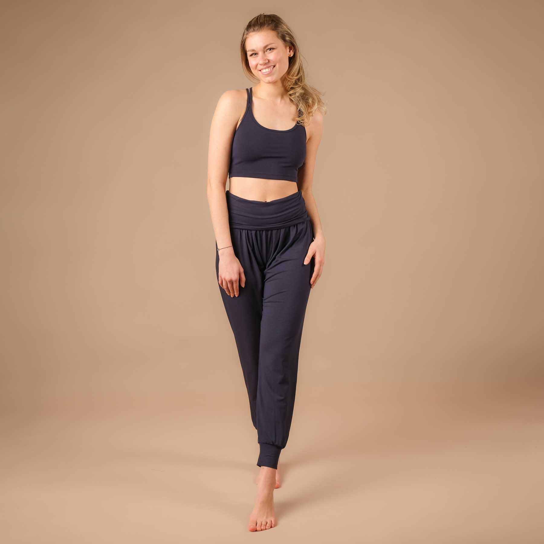 Yoga Hose Taj Mahal lang nachhaltig in der Schweiz hergestellt in Farbe navy blau