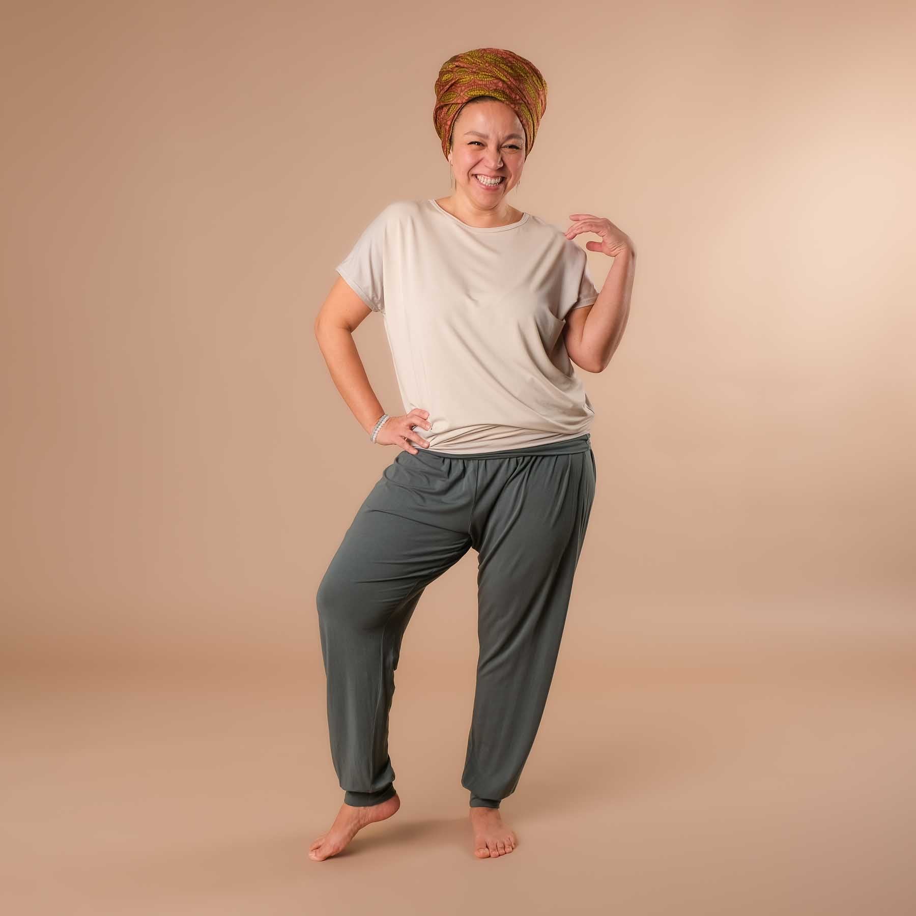 Yoga Hose Taj Mahal lang nachhaltig in der Schweiz hergestellt smaragd