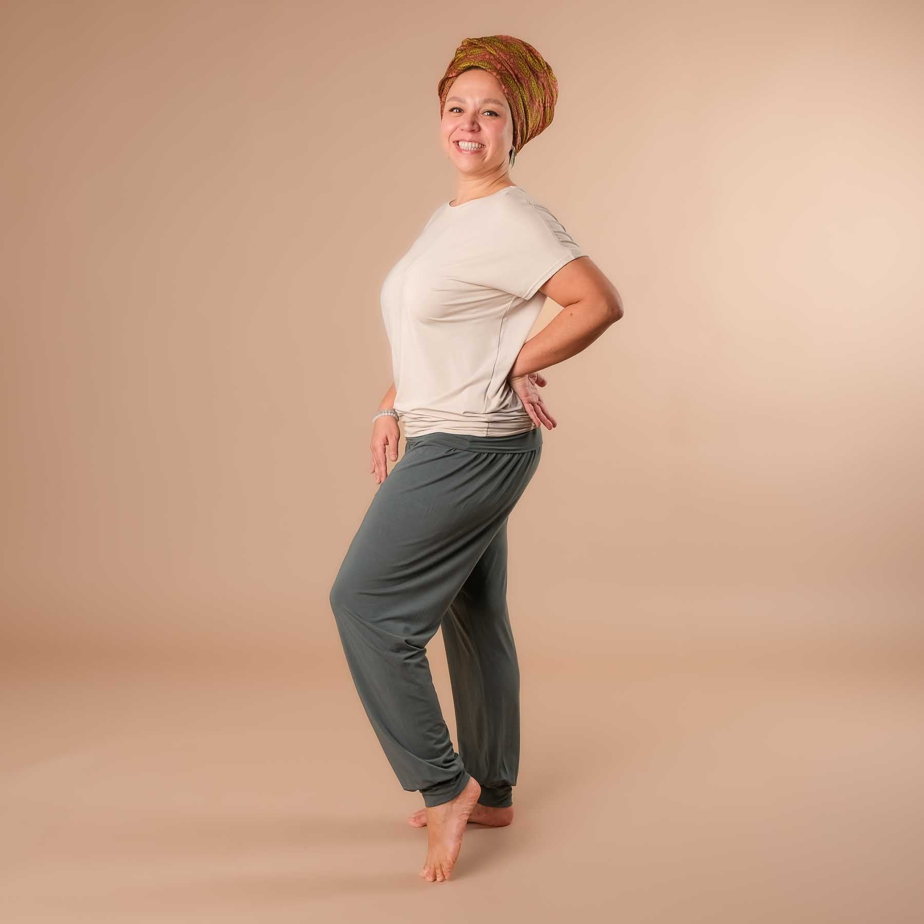 Yoga Hose Taj Mahal lang nachhaltig in der Schweiz hergestellt smaragd
