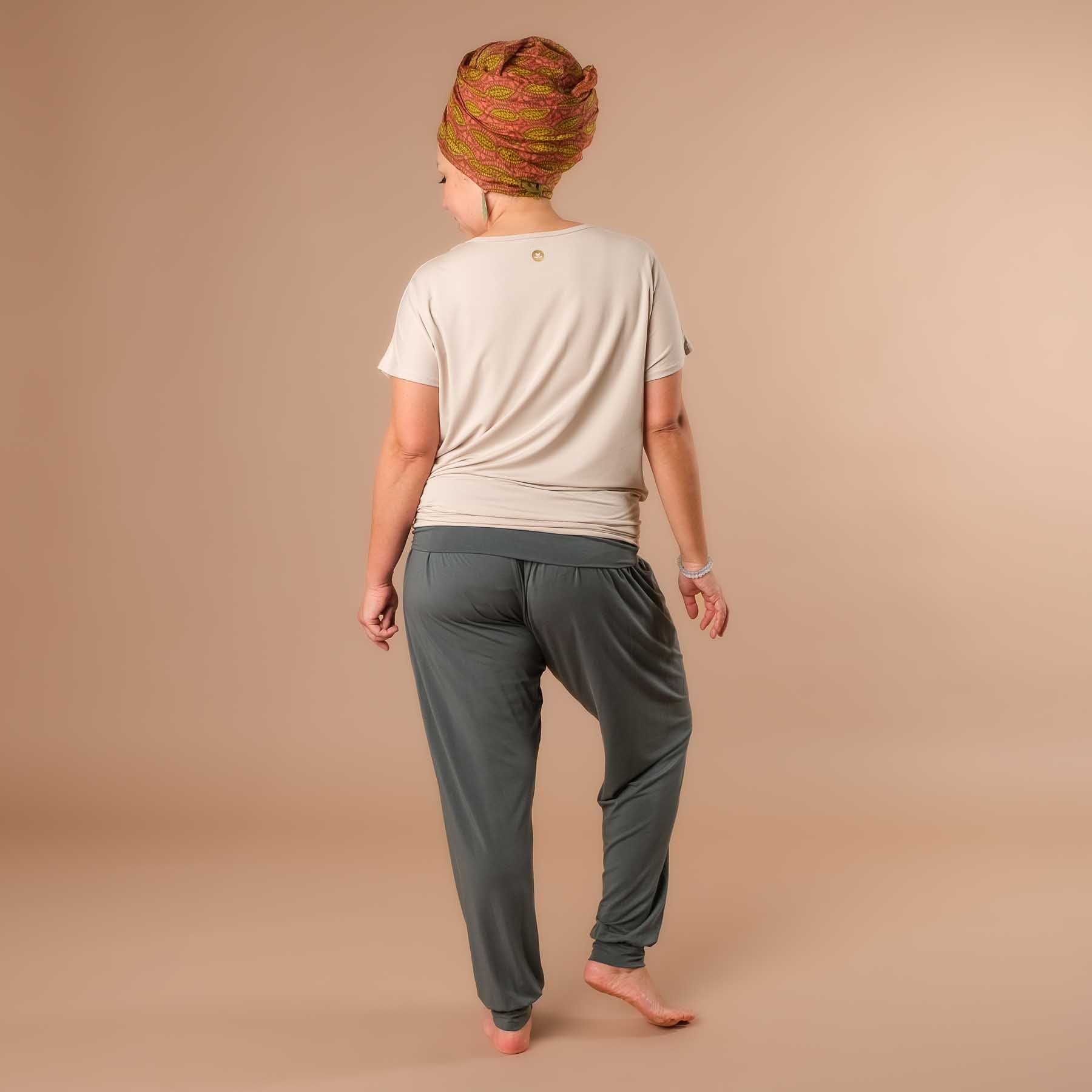 Yoga Hose Taj Mahal lang nachhaltig in der Schweiz hergestellt smaragd