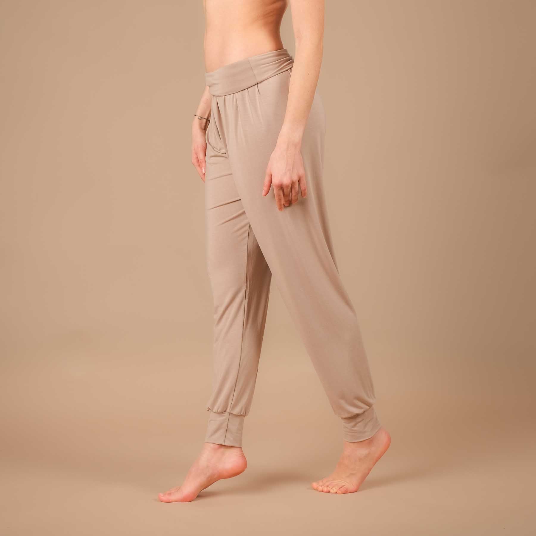 Lockere Yoga Hose Taj Mahal lang nachhaltig in der Schweiz hergestellt taupe