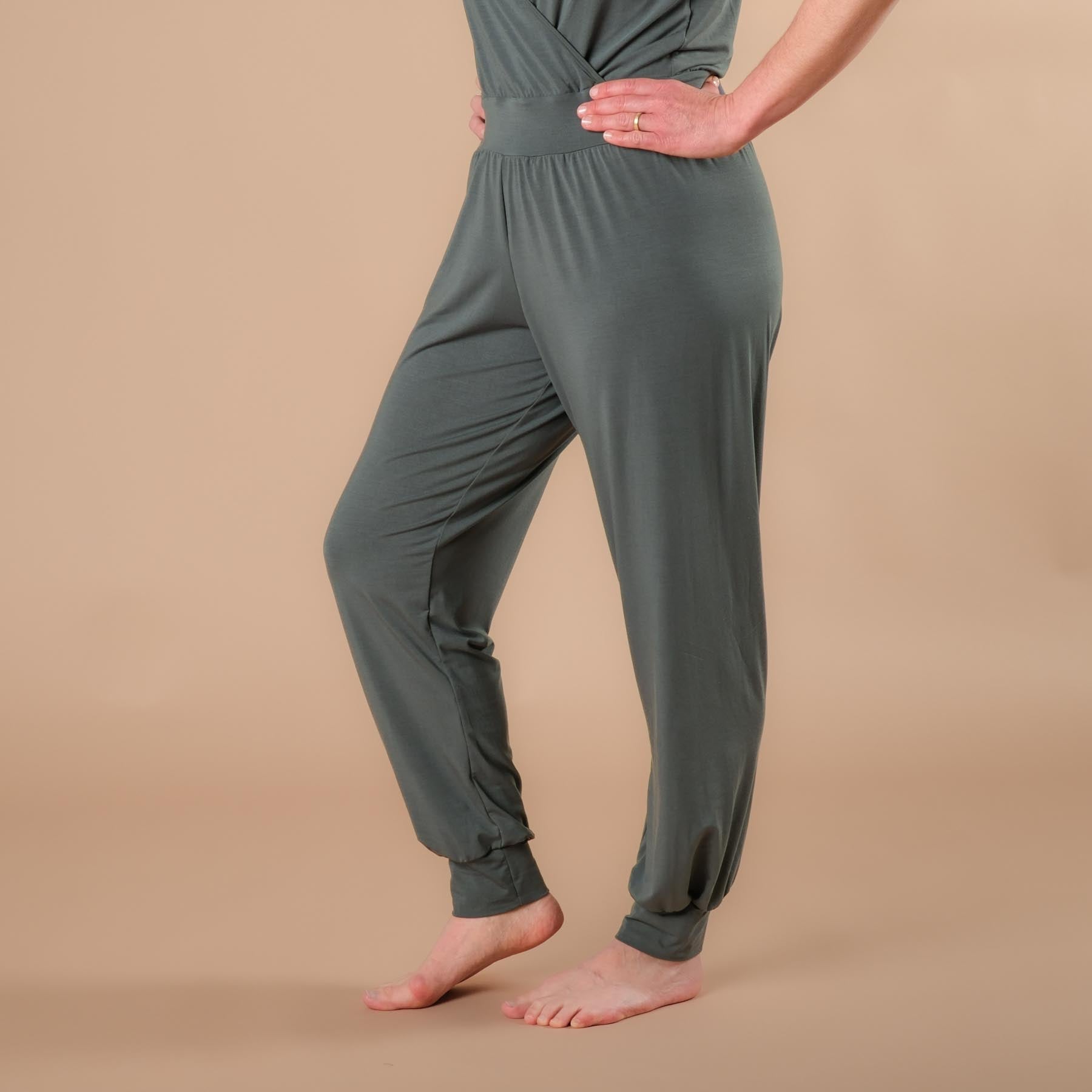 Yoga Jumpsuit in der Schweiz hergestellt smaragd