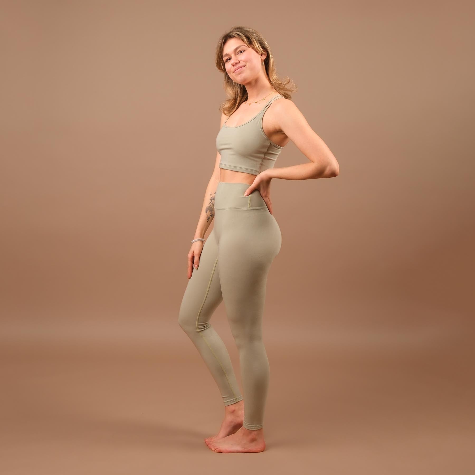 Nachhaltige Yoga Leggings Comfy super weich, in der Schweiz hergestellt jade-gruen